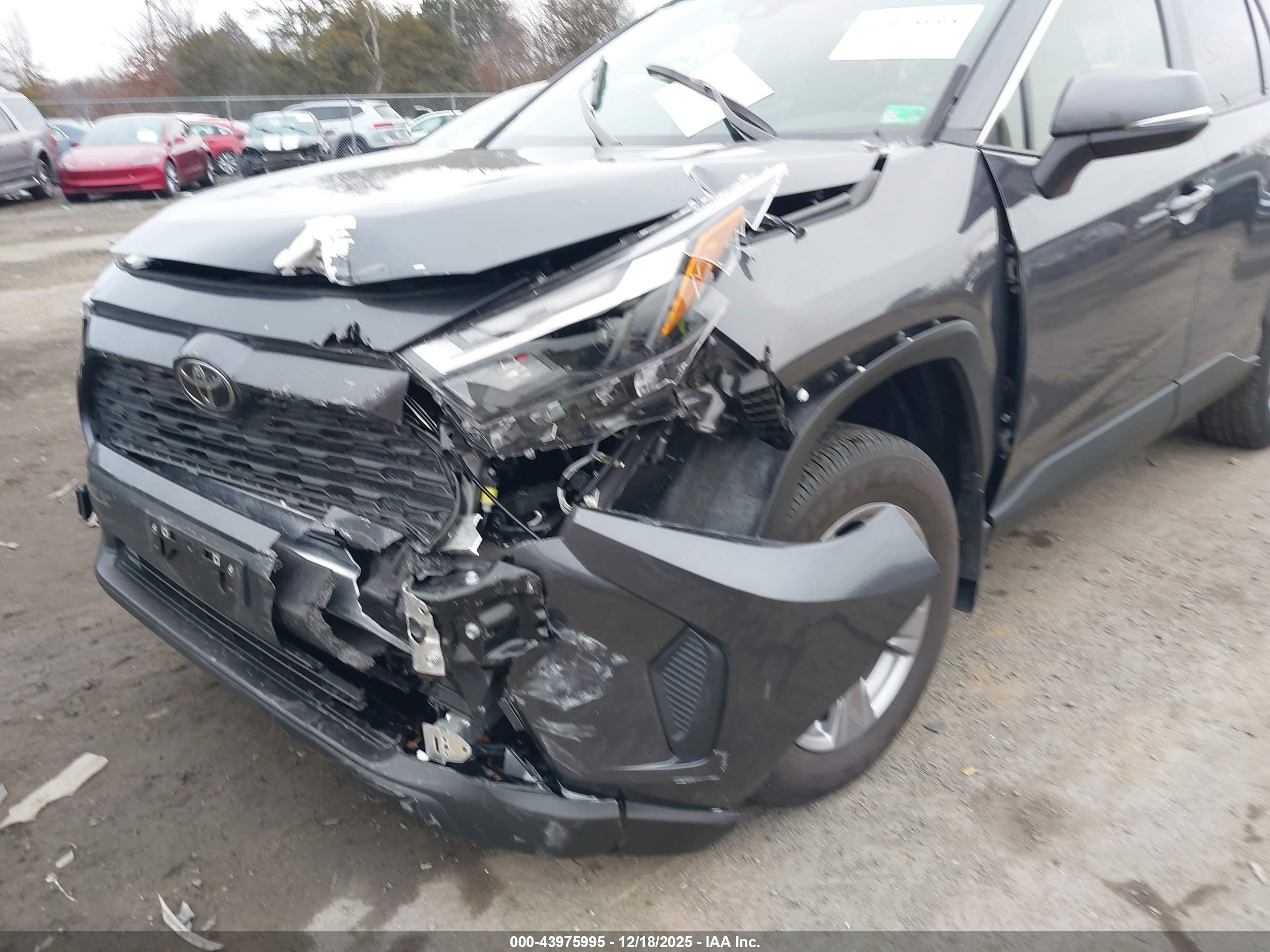 TOYOTA RAV4 image 6