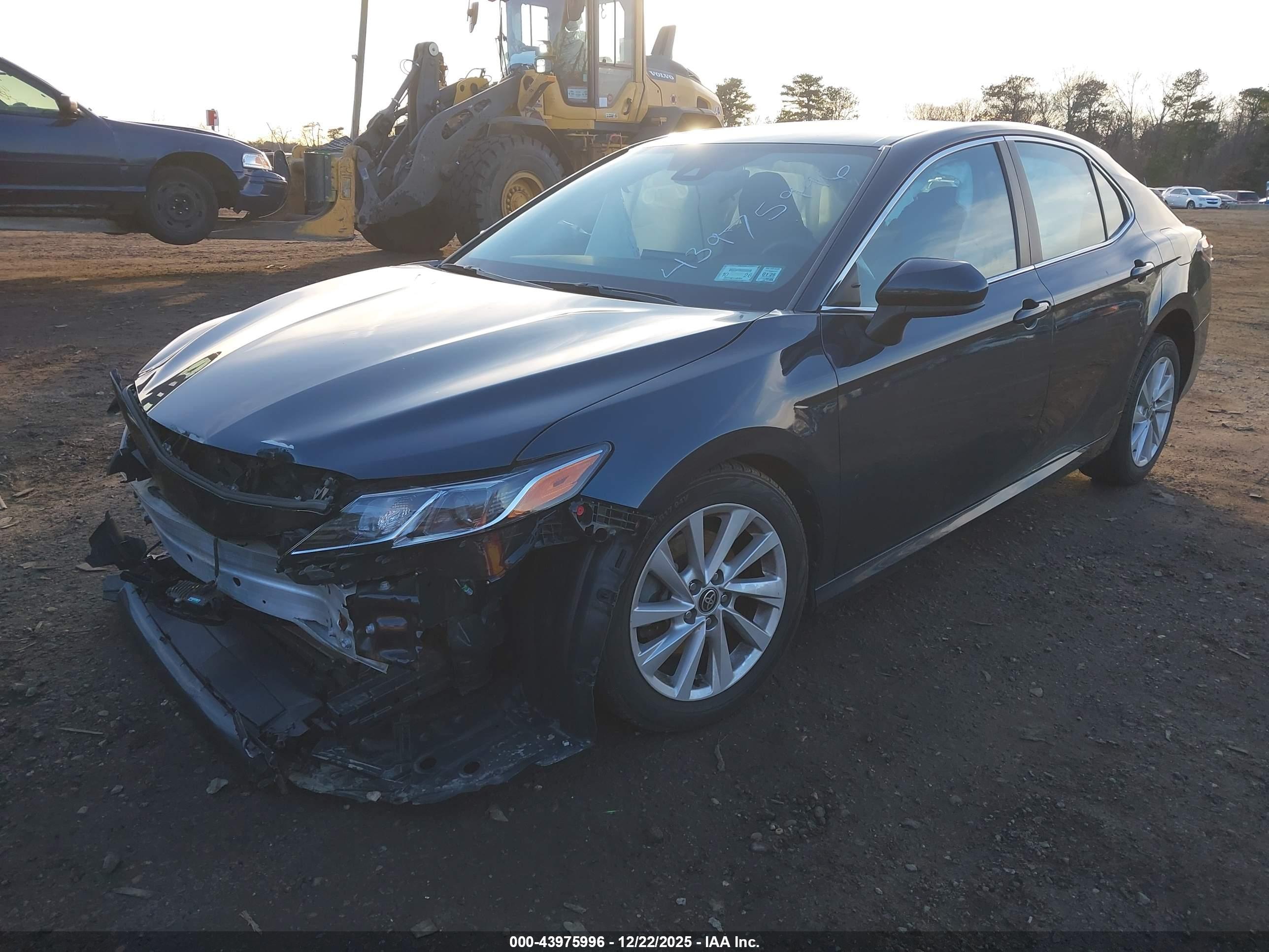 TOYOTA CAMRY image 2