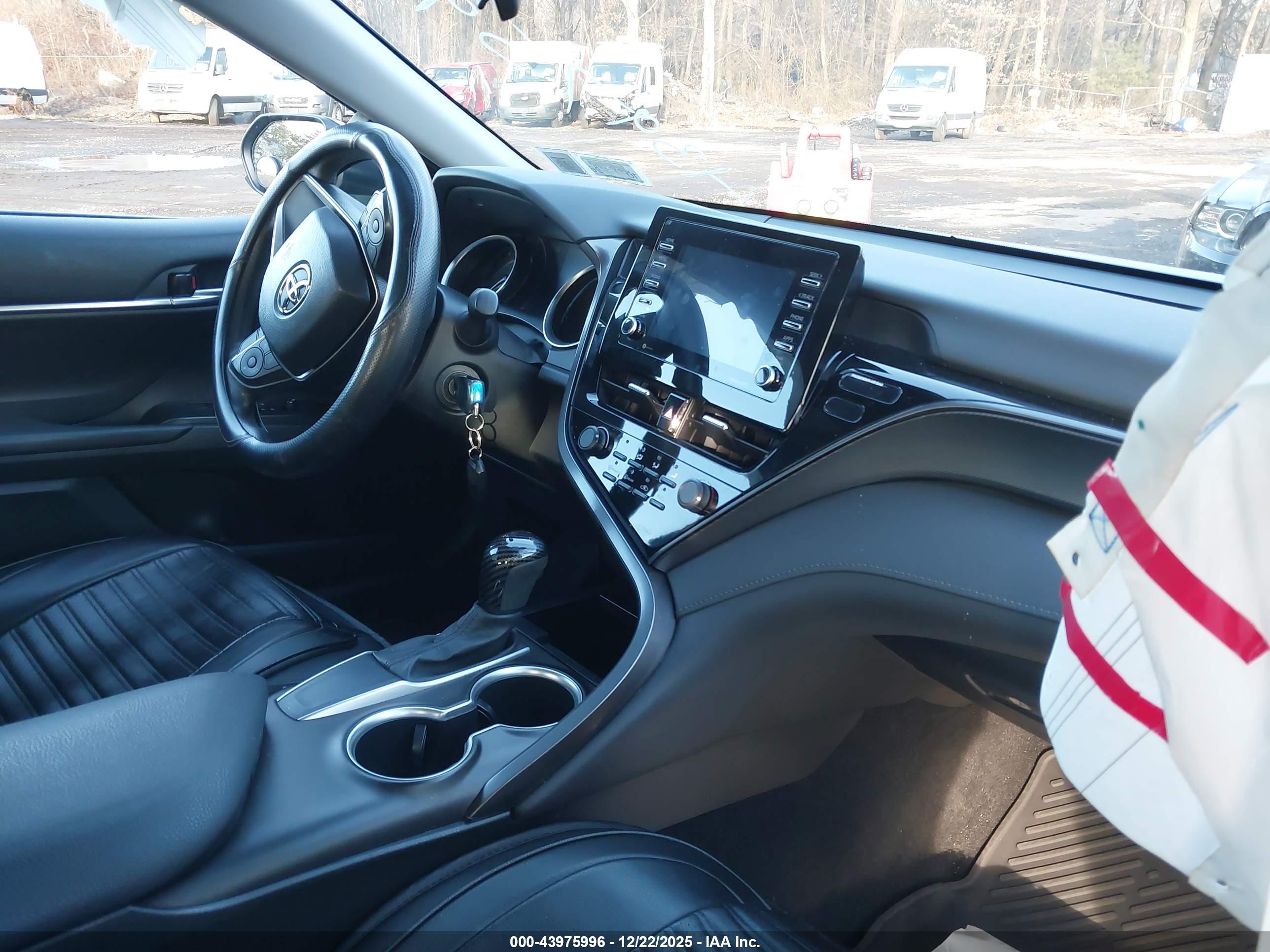 TOYOTA CAMRY image 5