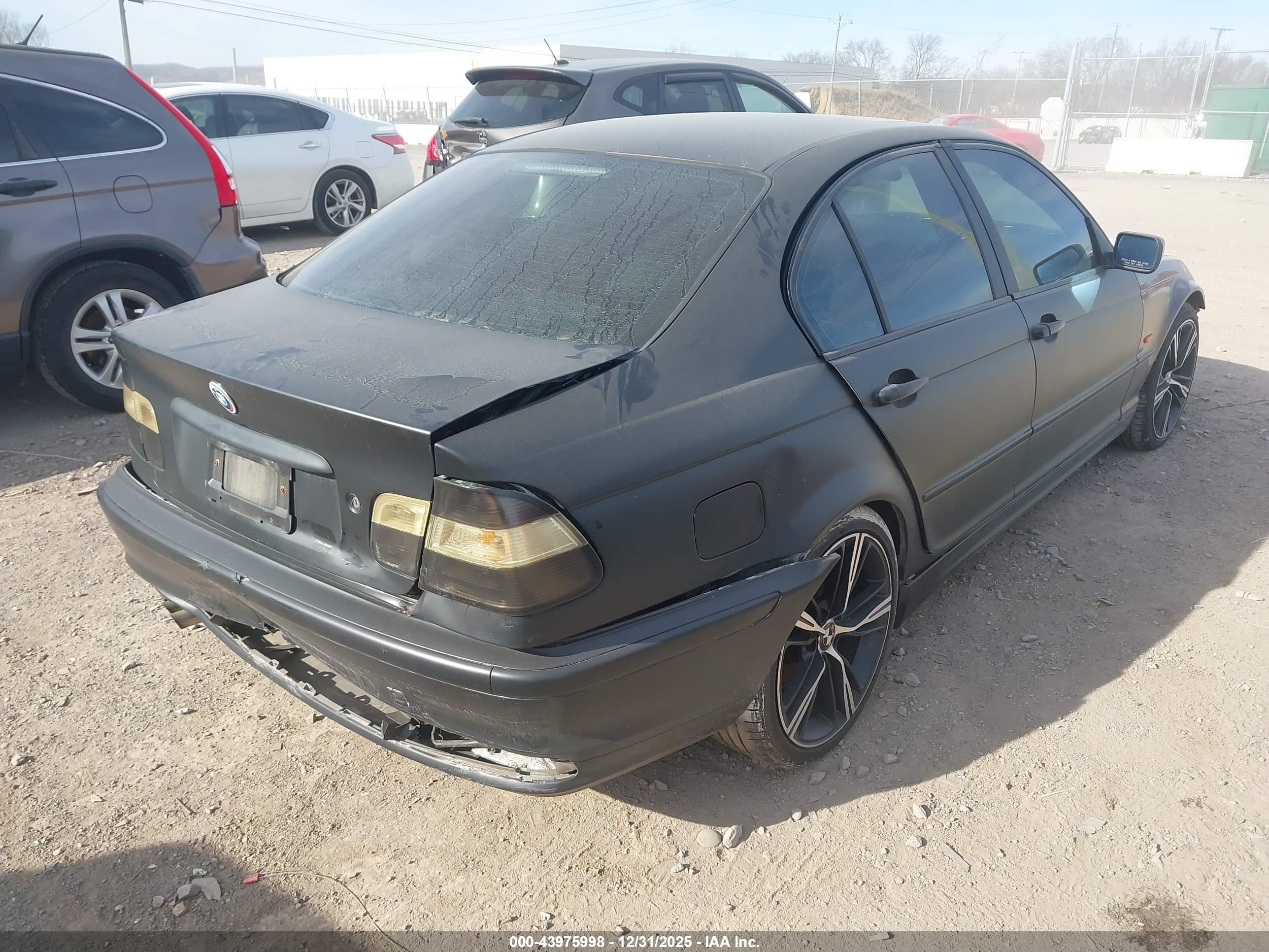 BMW 325I image 4
