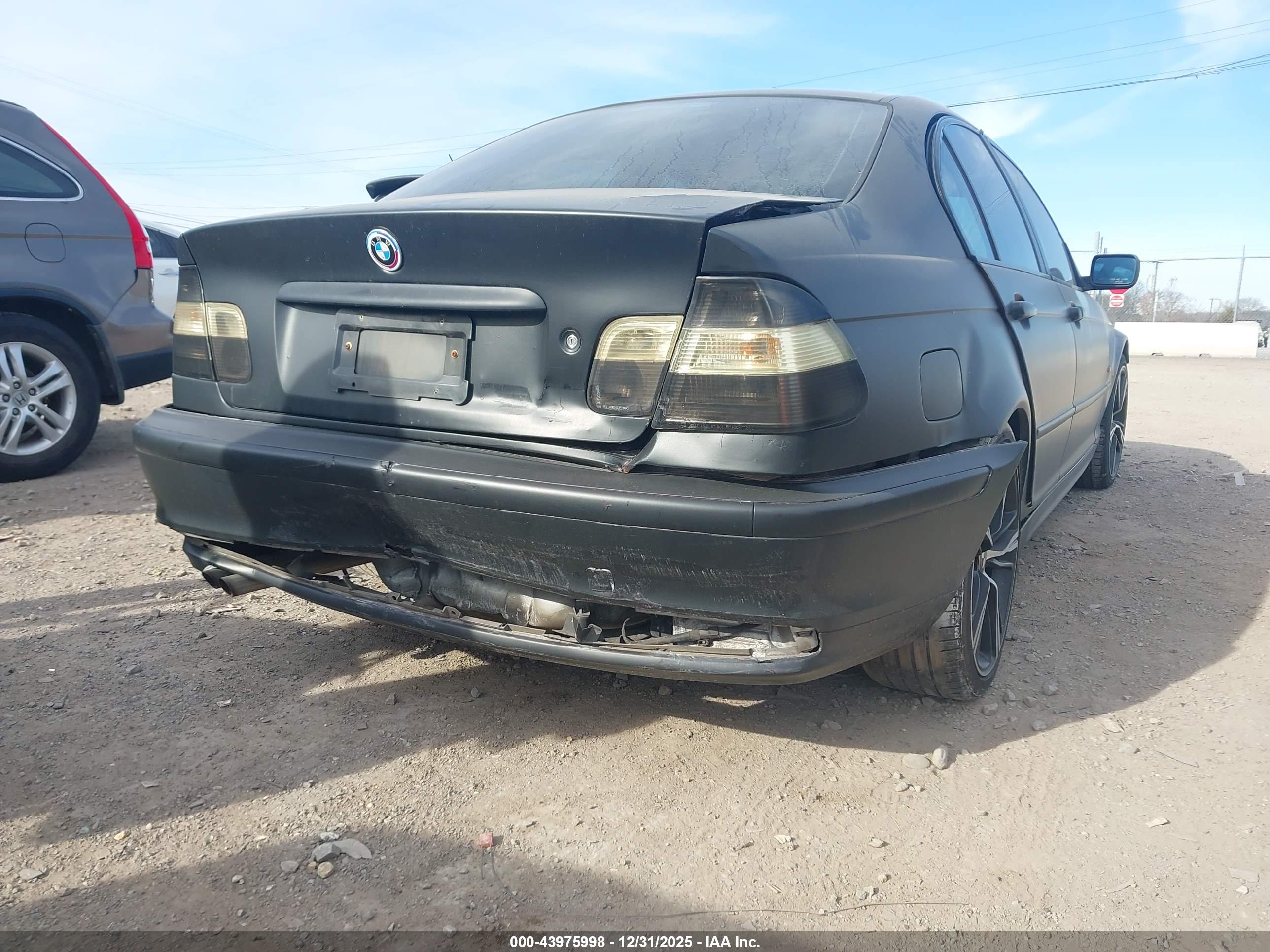 BMW 325I image 6