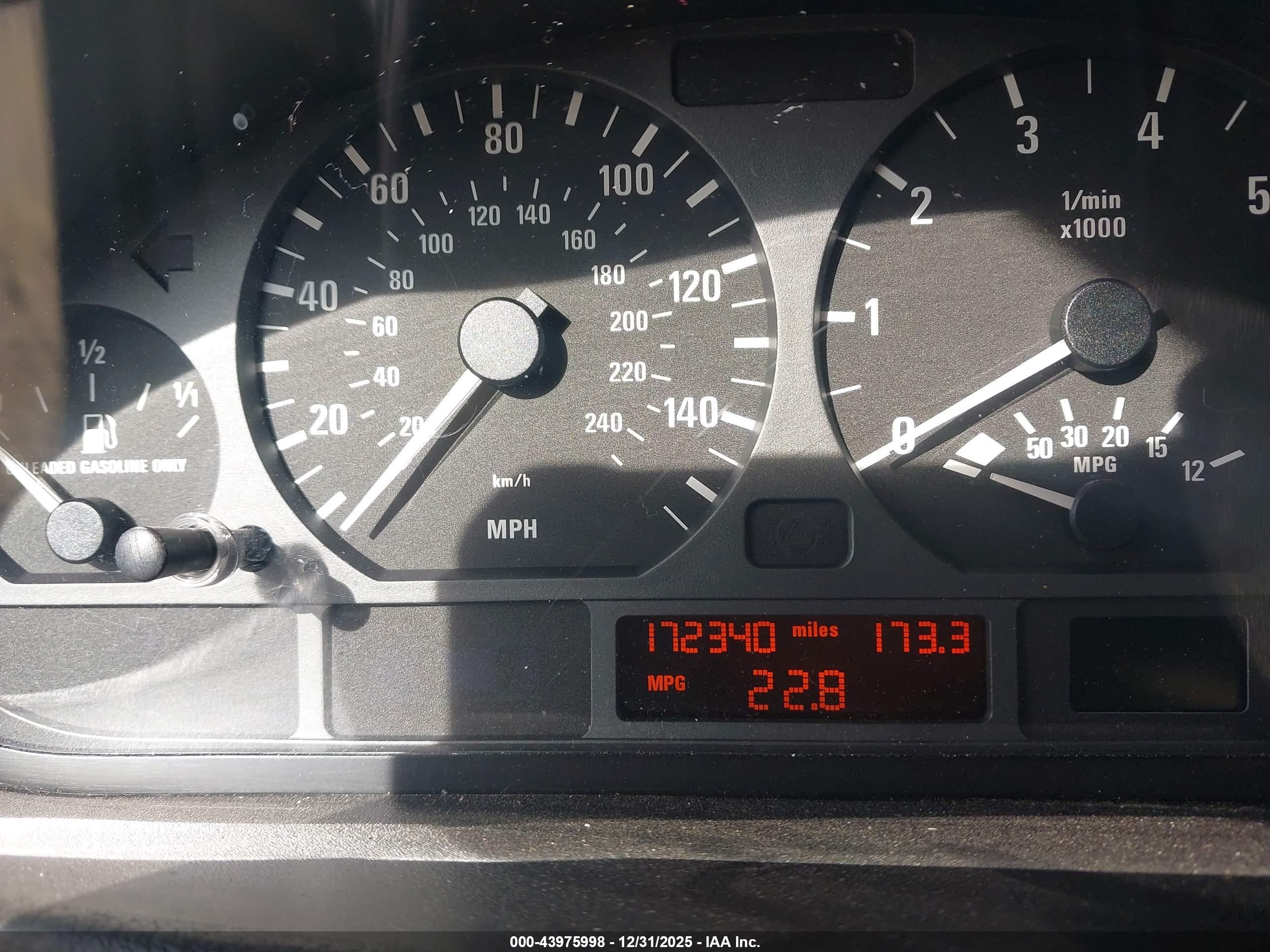 BMW 325I image 7