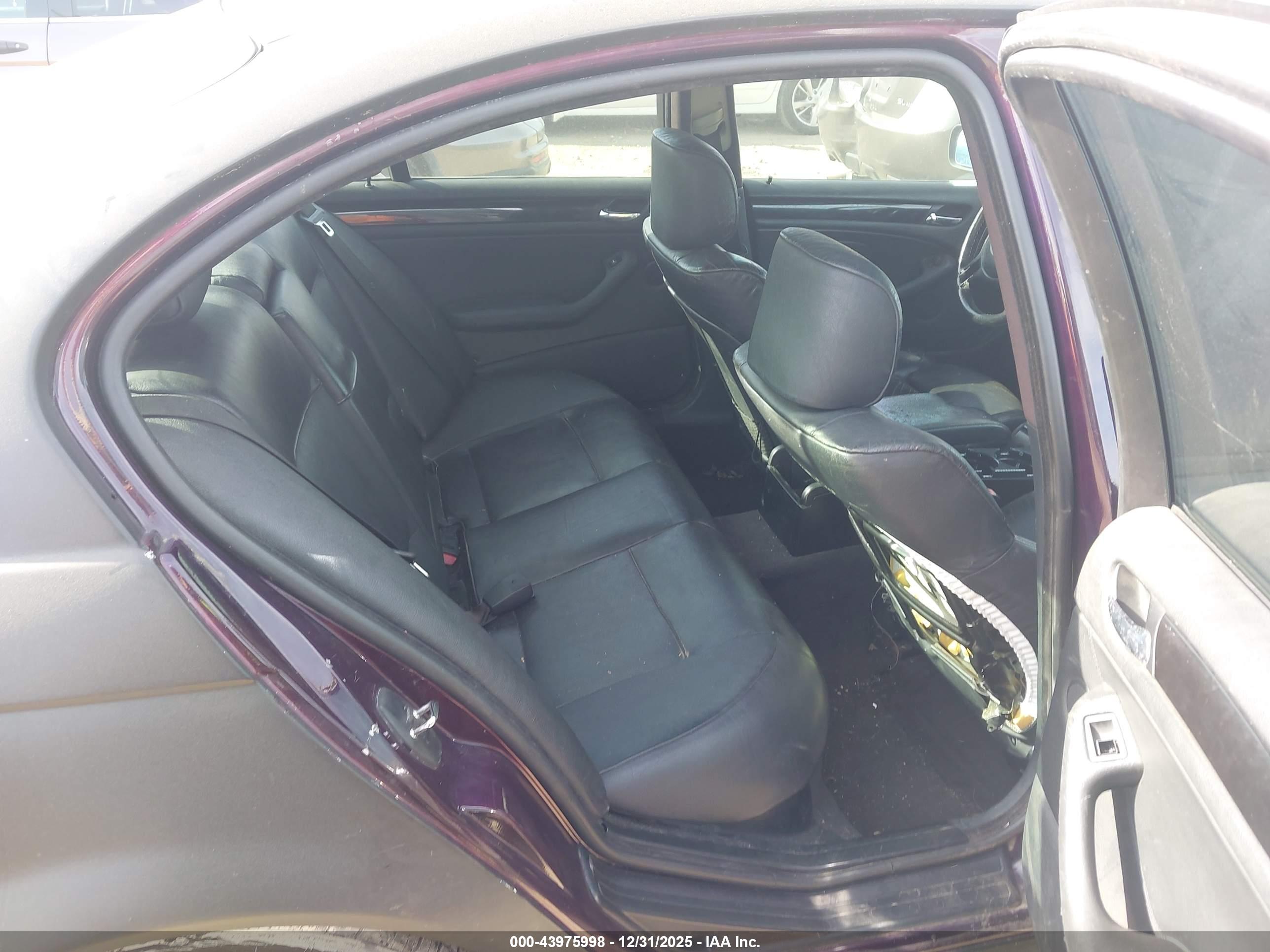 BMW 325I image 8
