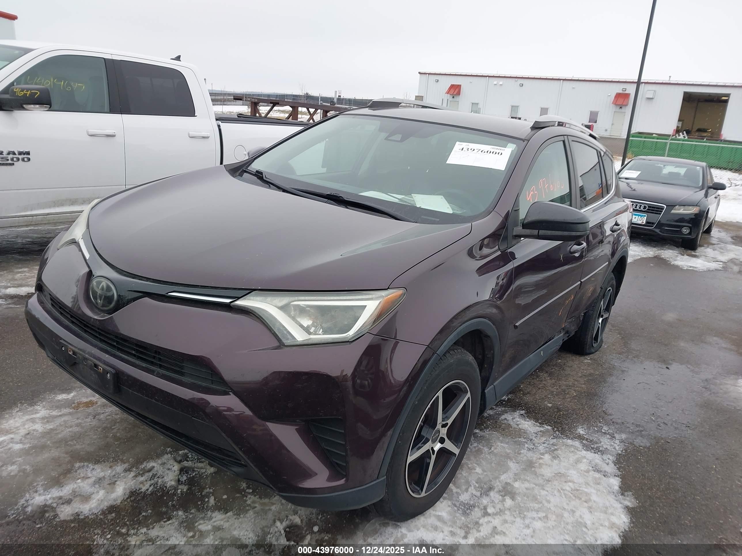 TOYOTA RAV4 image 2