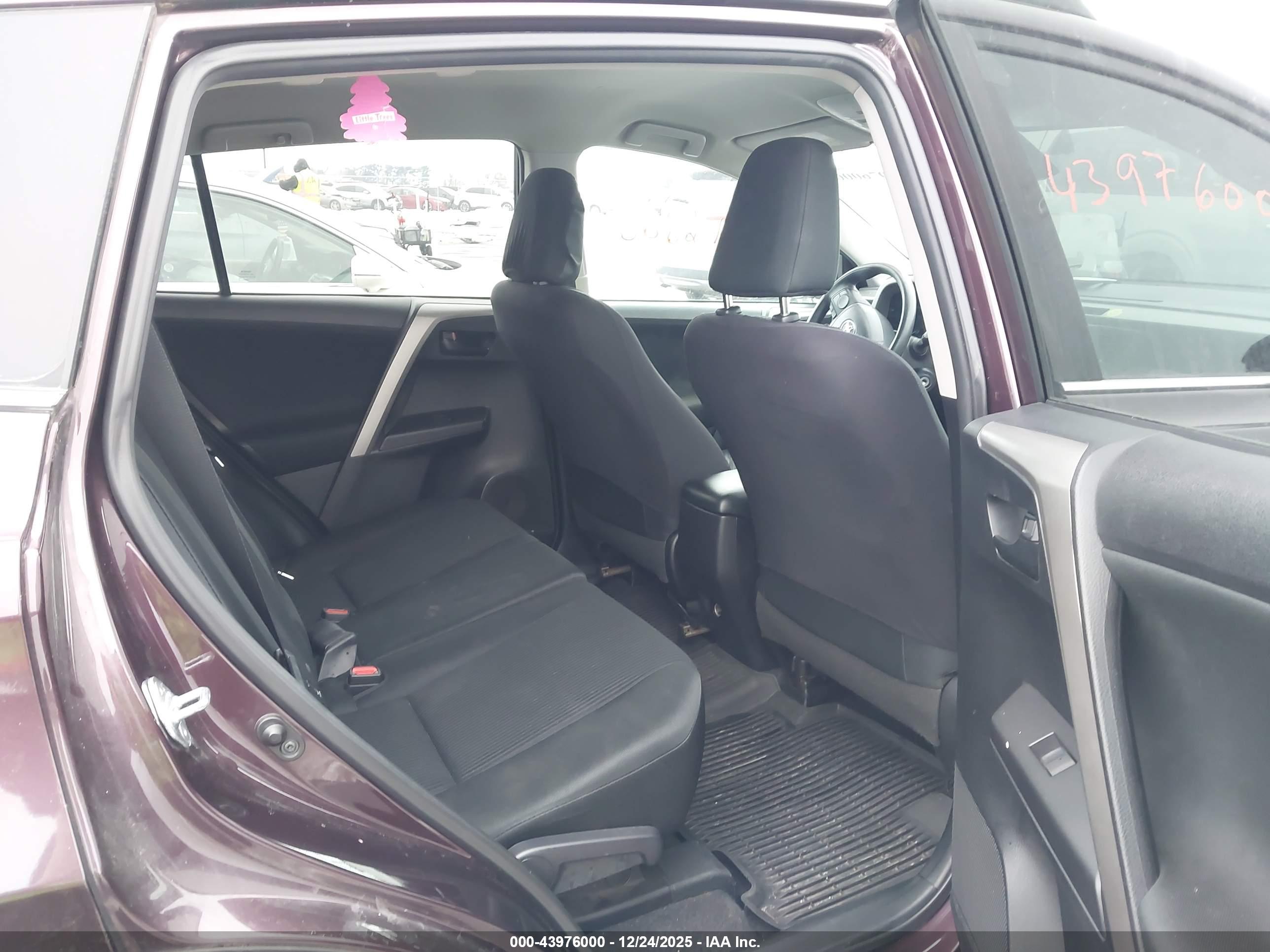 TOYOTA RAV4 image 8