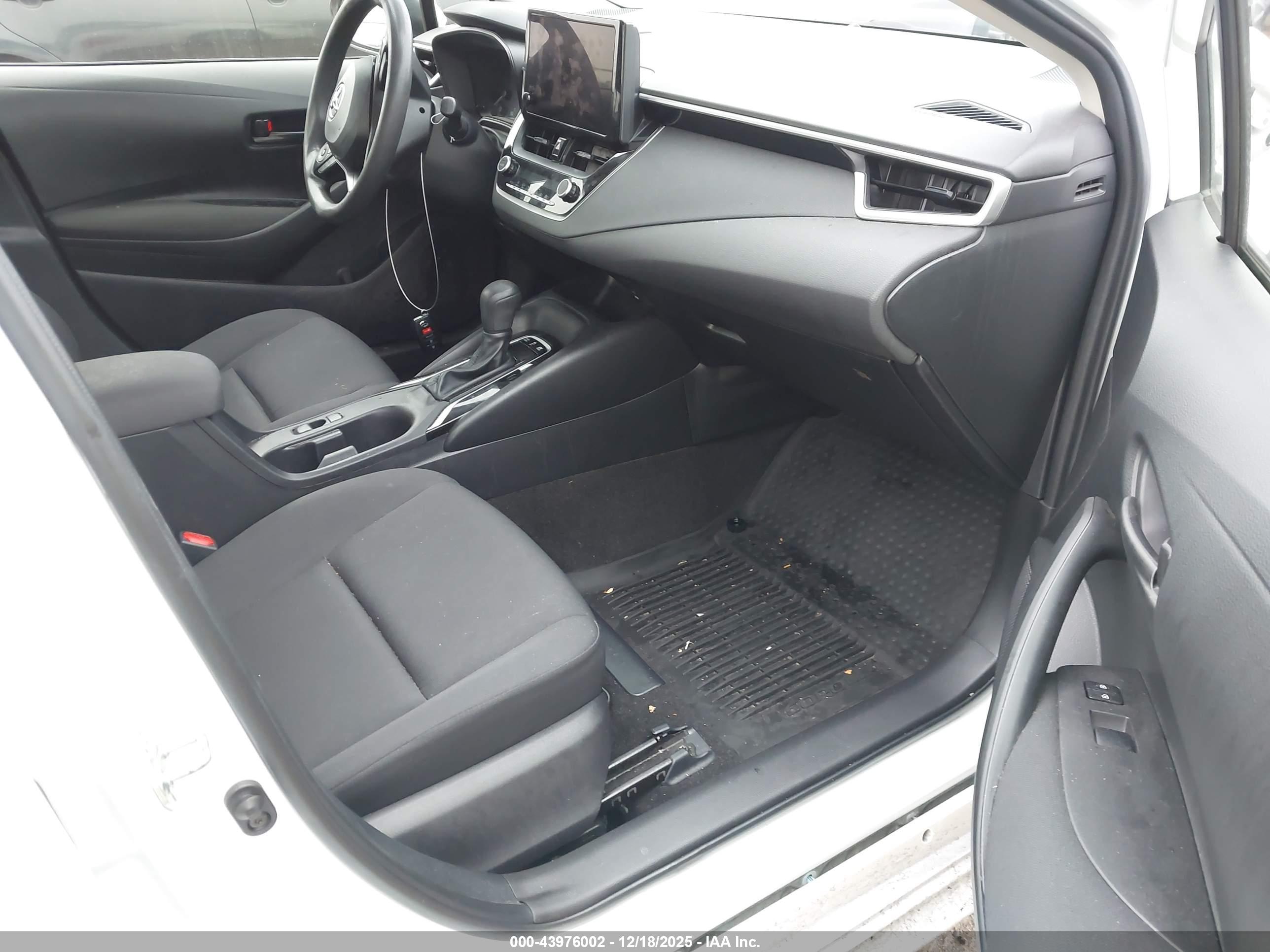 TOYOTA COROLLA image 5