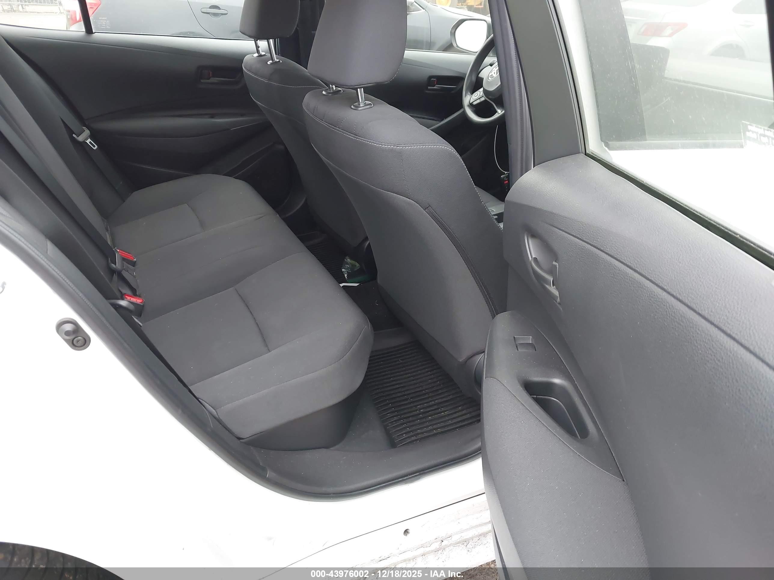 TOYOTA COROLLA image 8