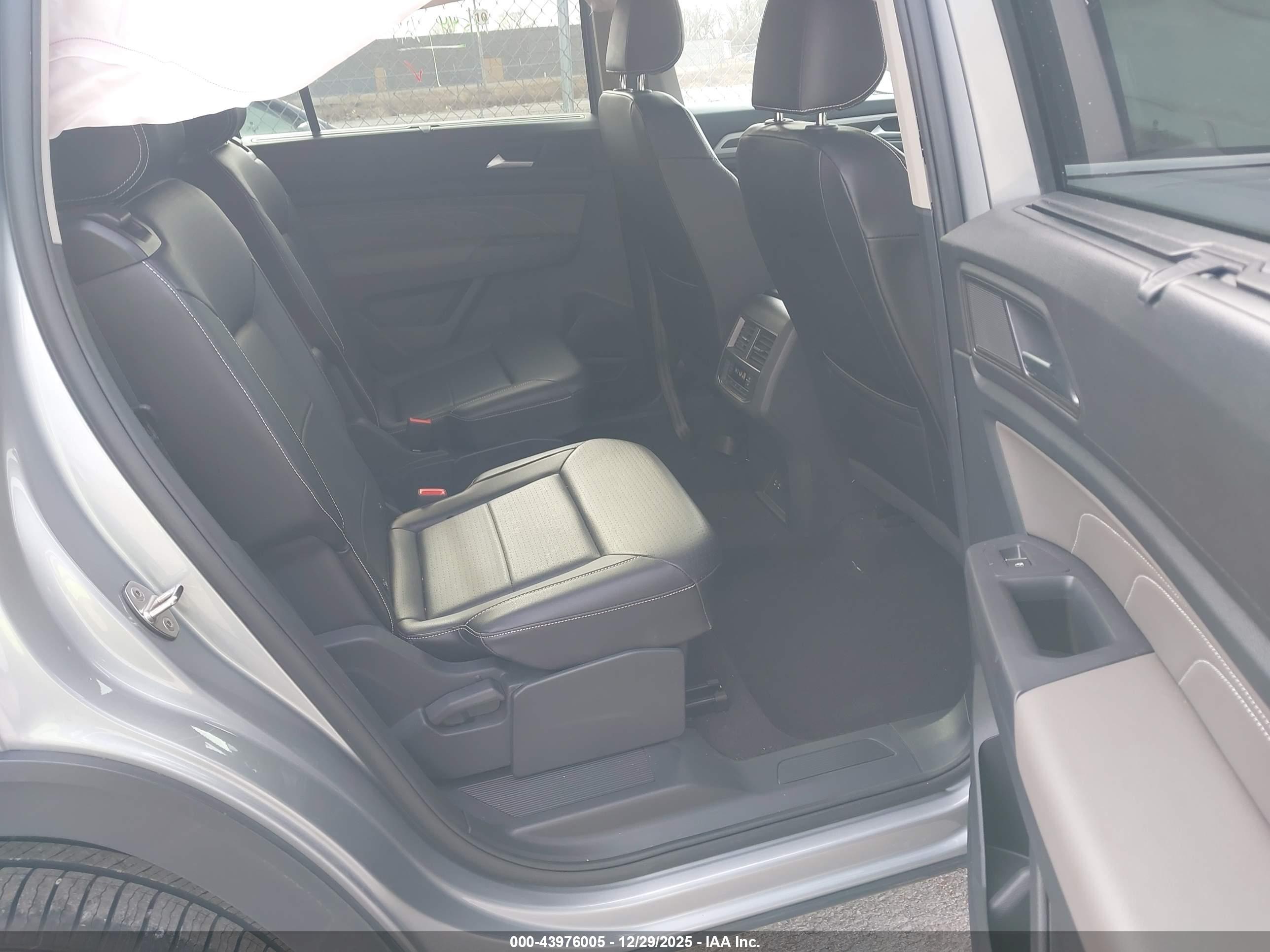 VOLKSWAGEN ATLAS image 8