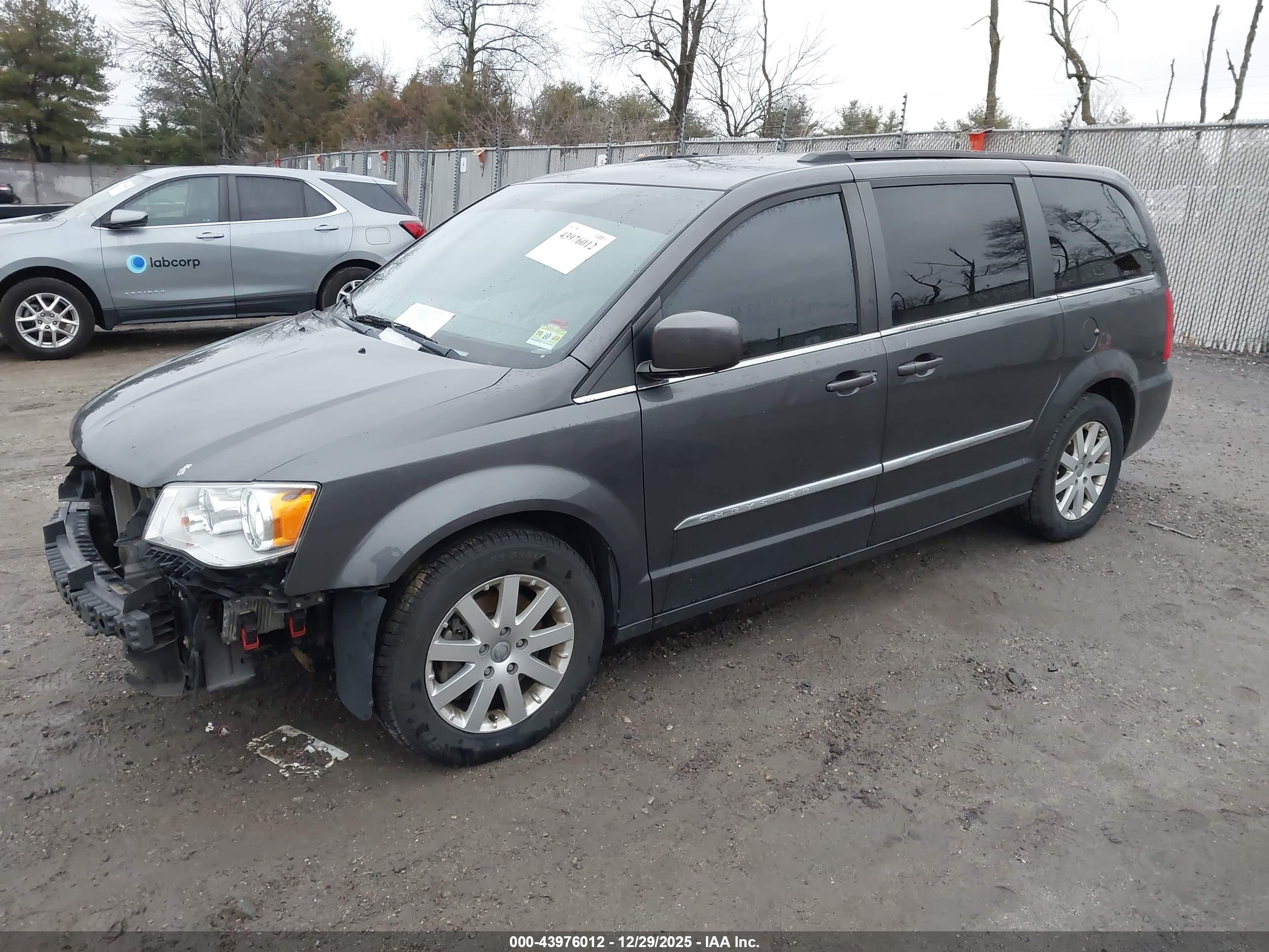 CHRYSLER TOWN image 2