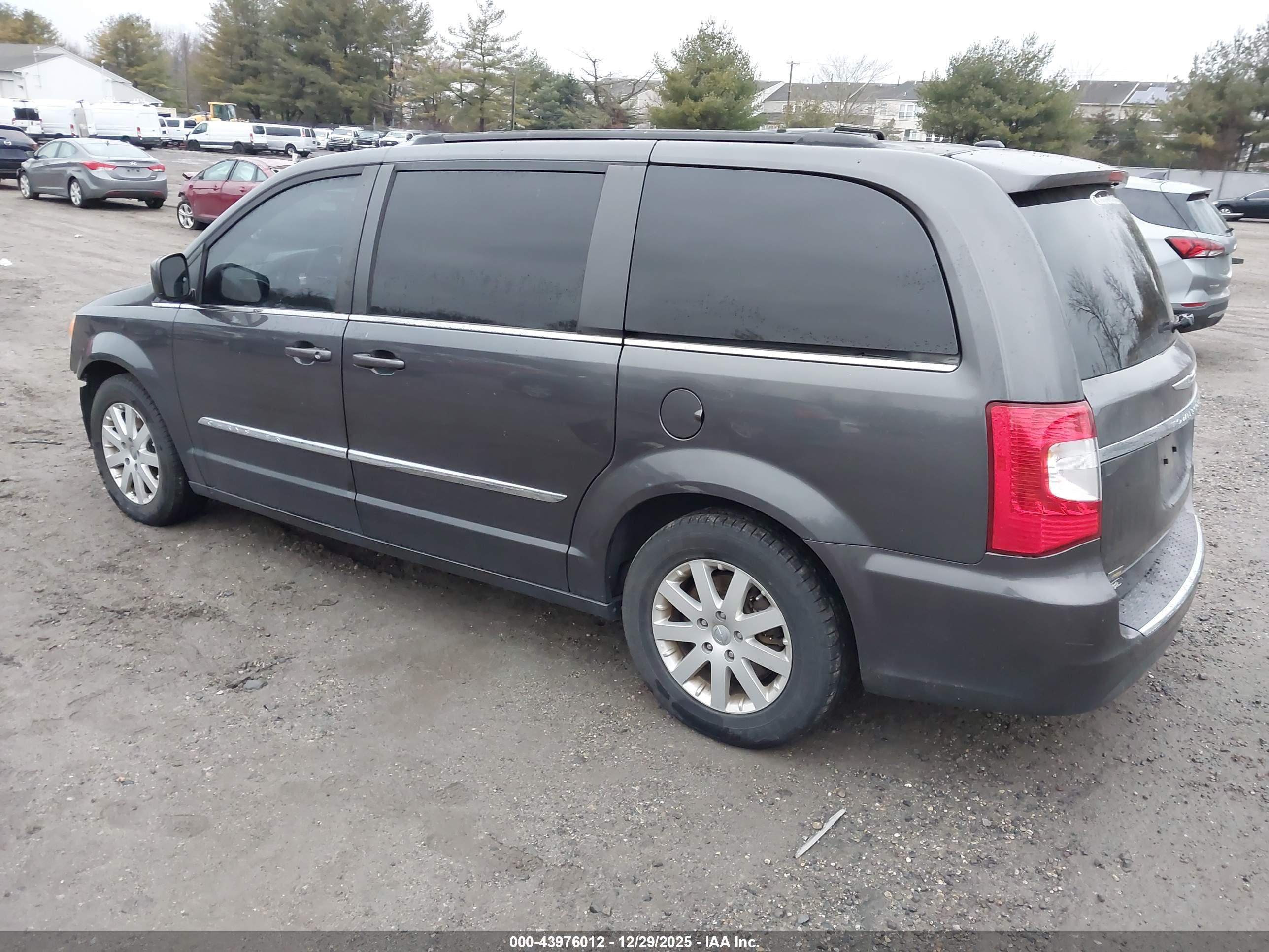 CHRYSLER TOWN image 3