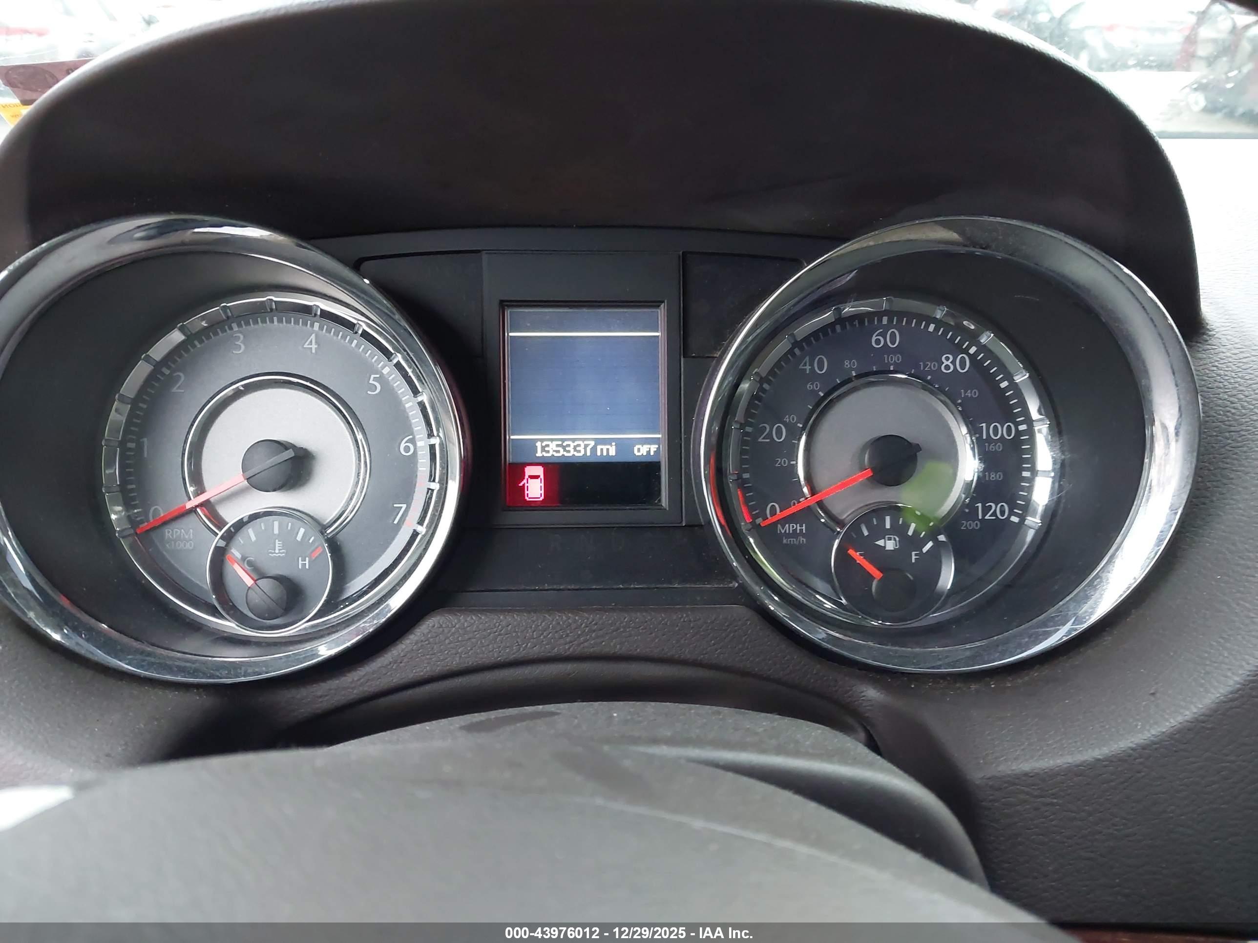 CHRYSLER TOWN image 7