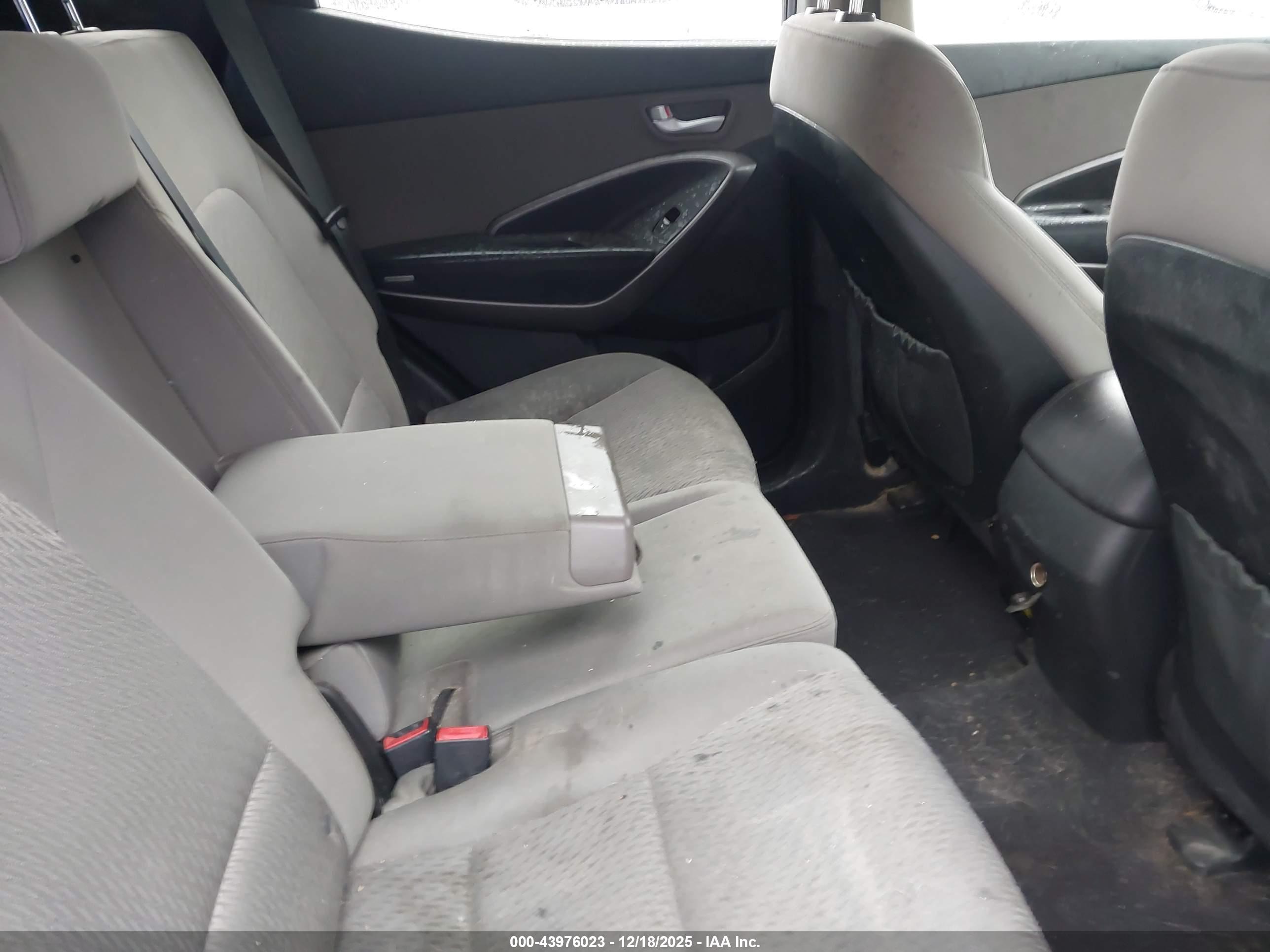 HYUNDAI SANTA image 8