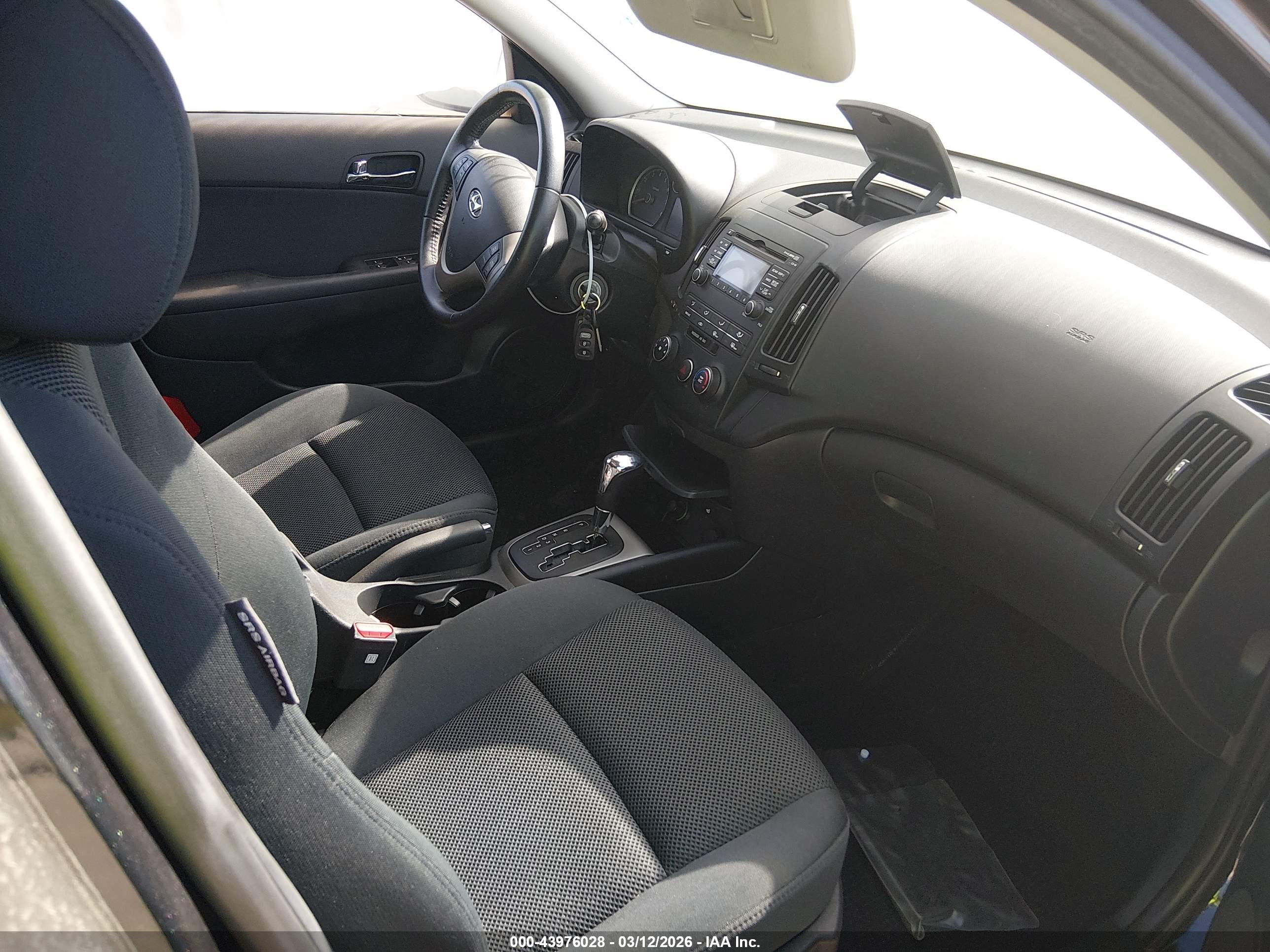 HYUNDAI ELANTRA image 5