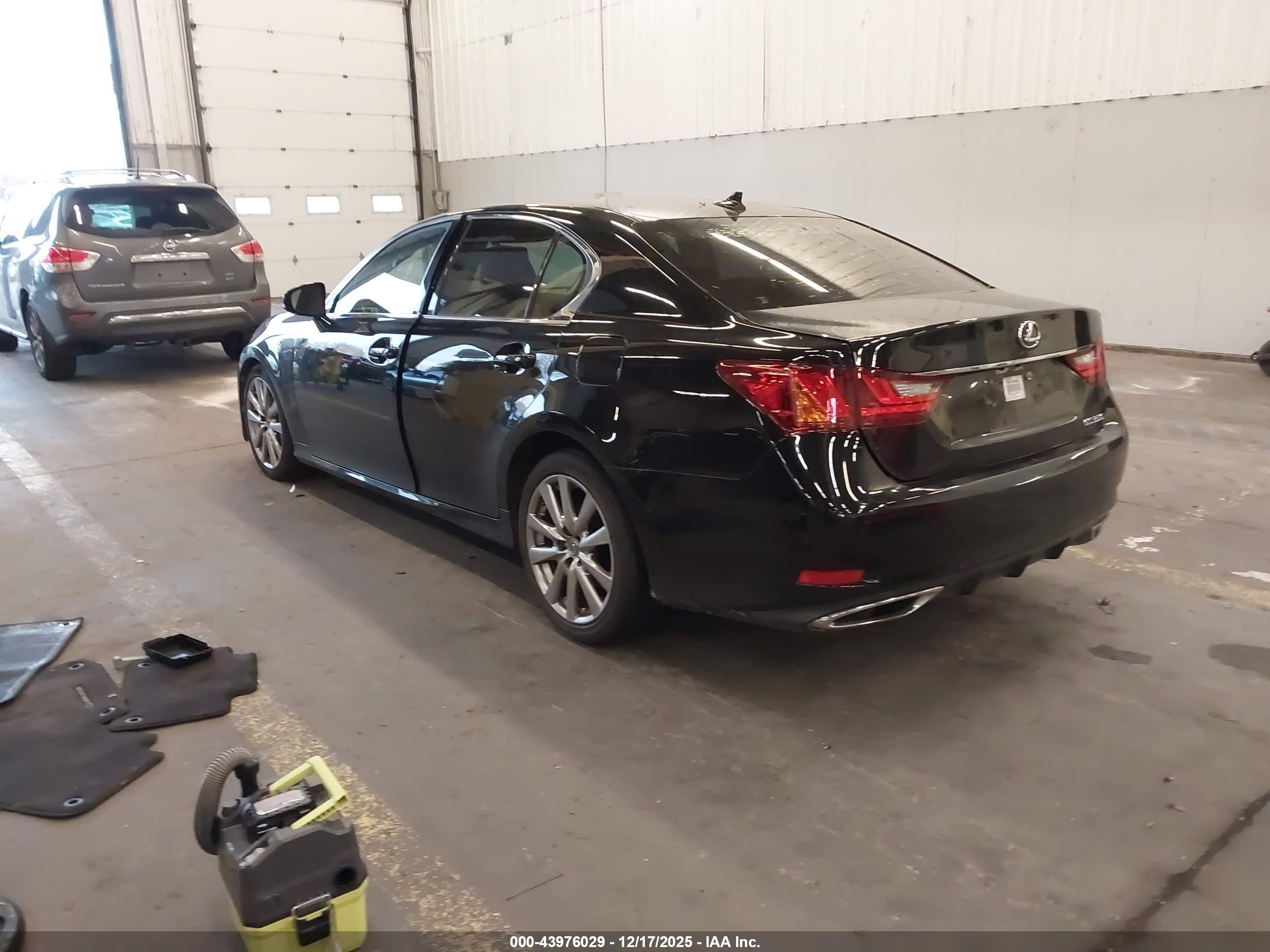 LEXUS GS image 3