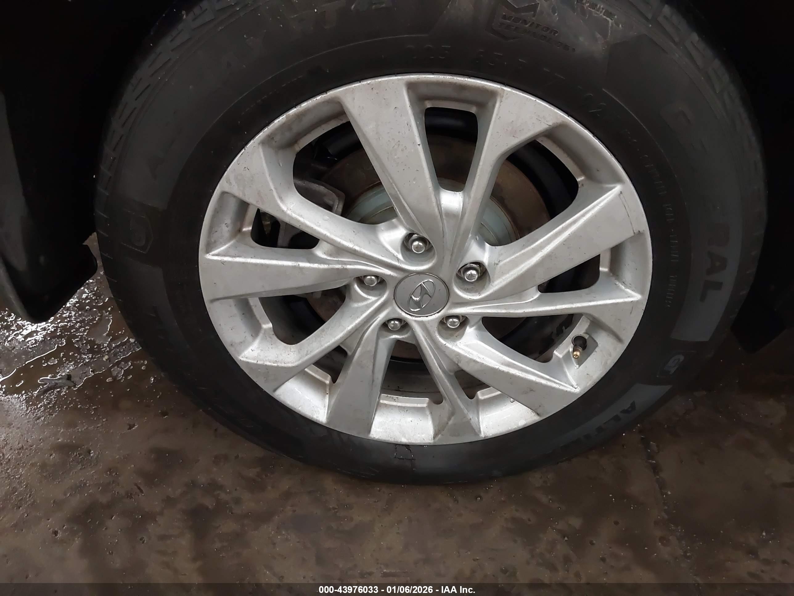 HYUNDAI TUCSON image 6