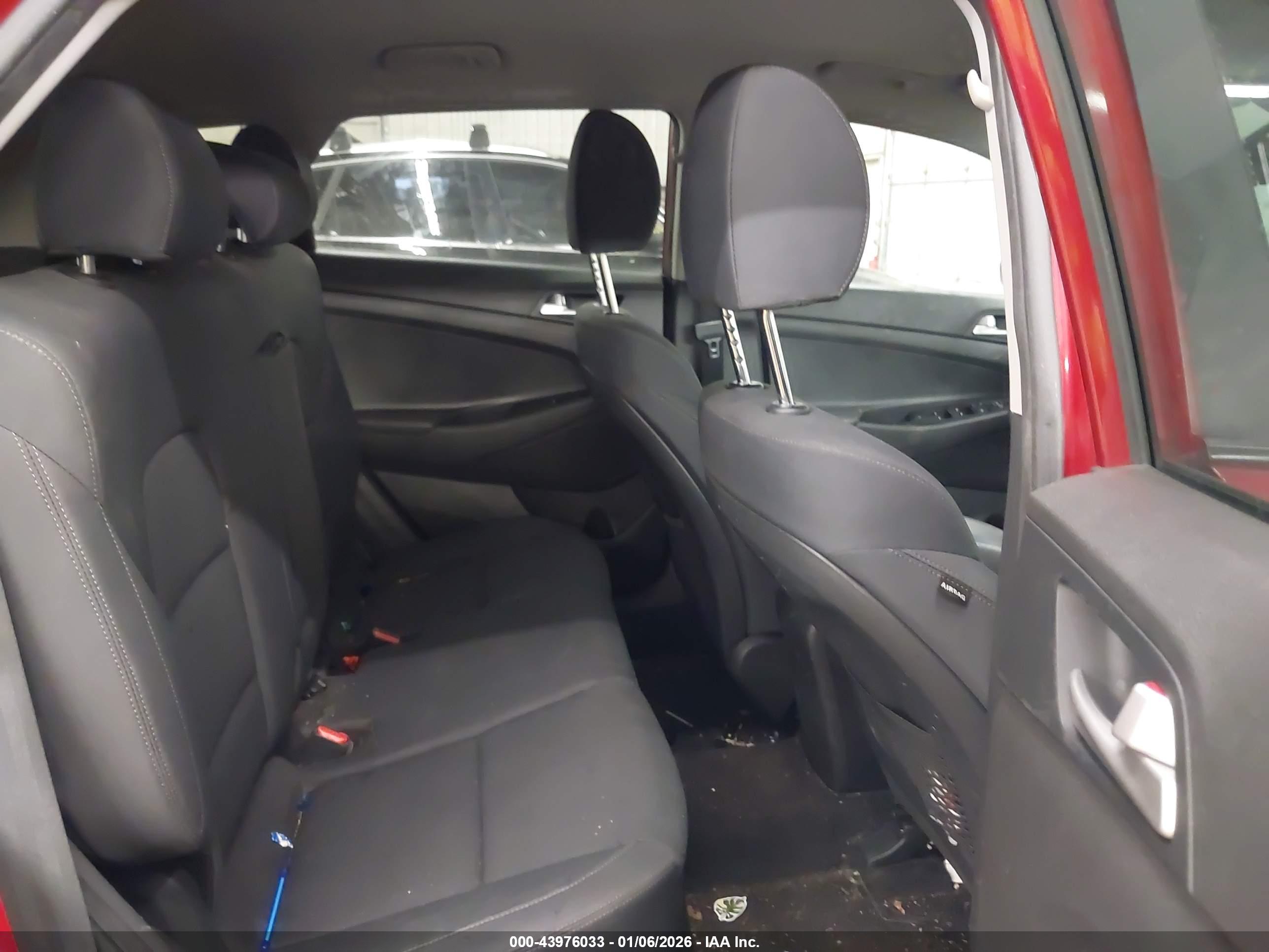 HYUNDAI TUCSON image 8