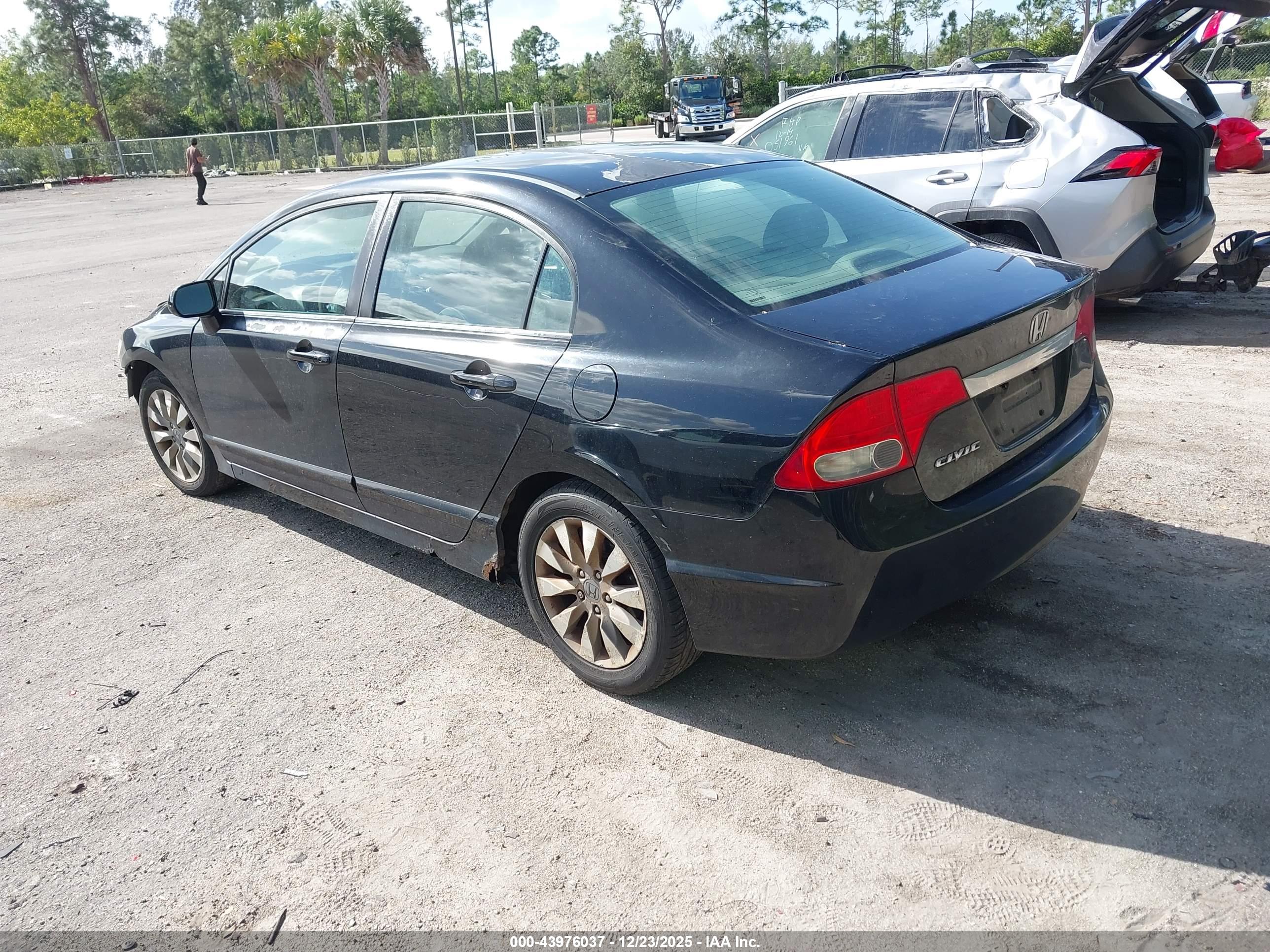 HONDA CIVIC image 3