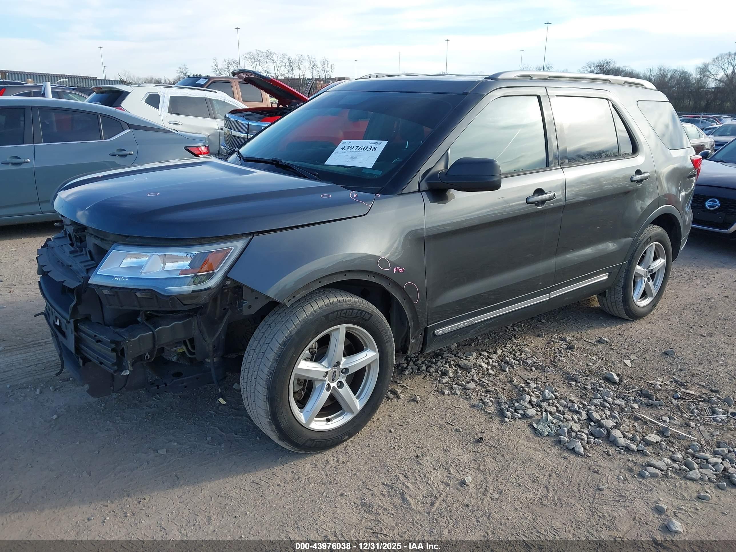 FORD EXPLORER image 2