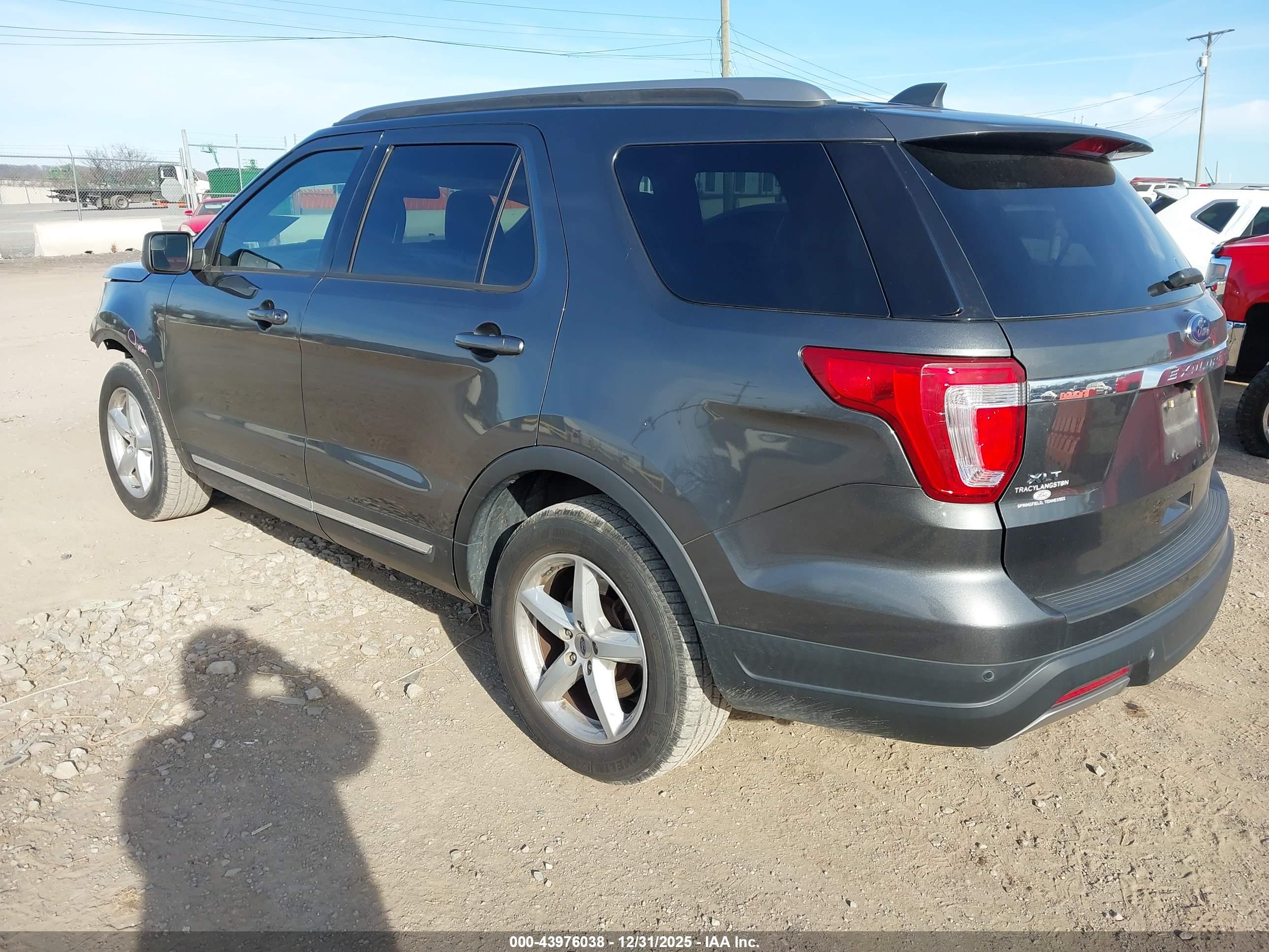 FORD EXPLORER image 3
