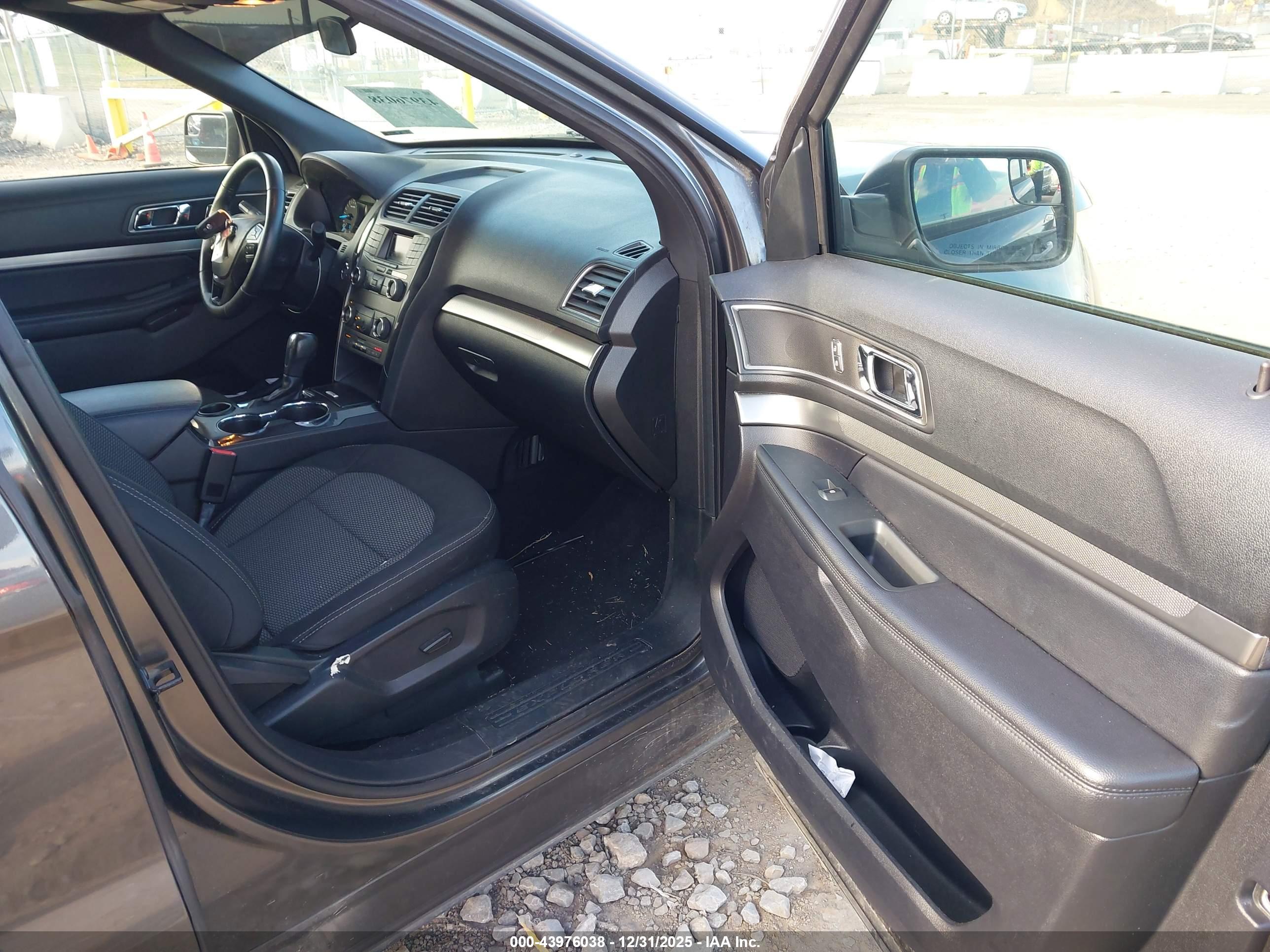 FORD EXPLORER image 5