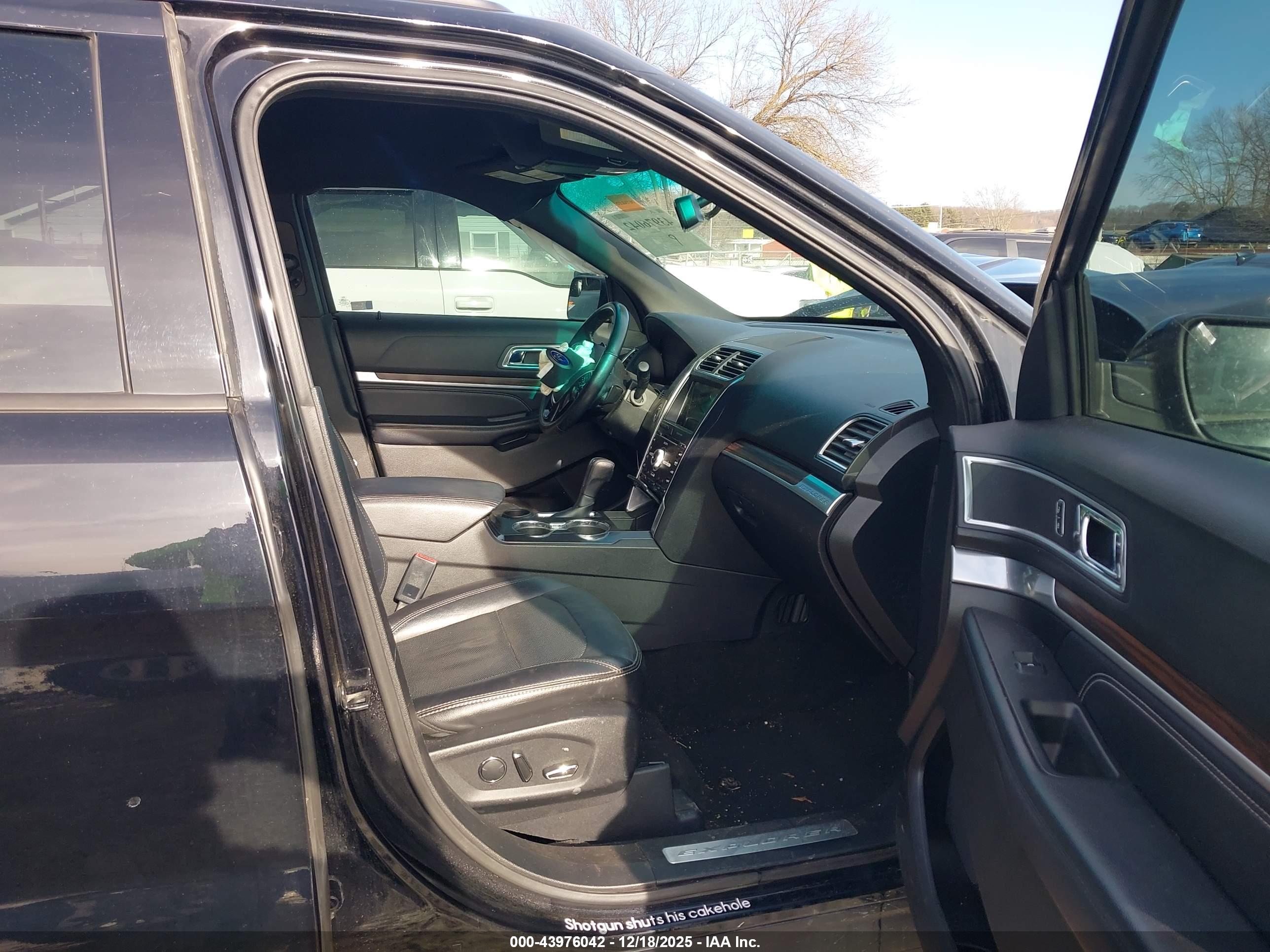 FORD EXPLORER image 5