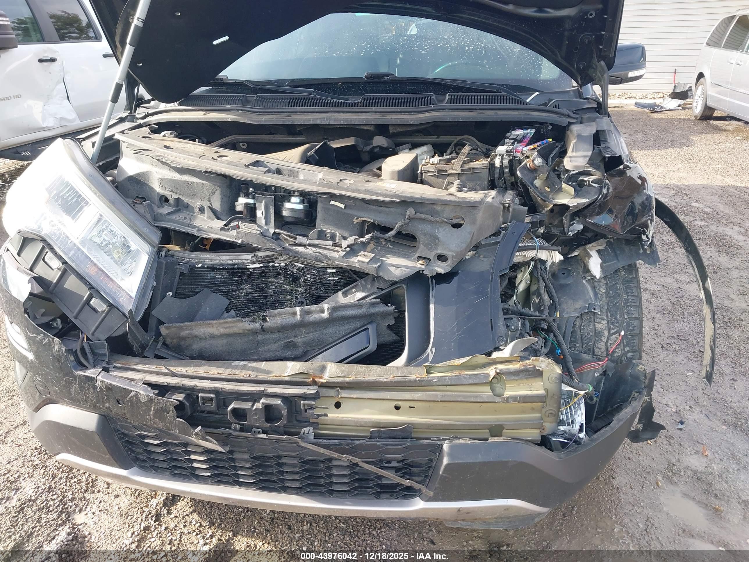 FORD EXPLORER image 6