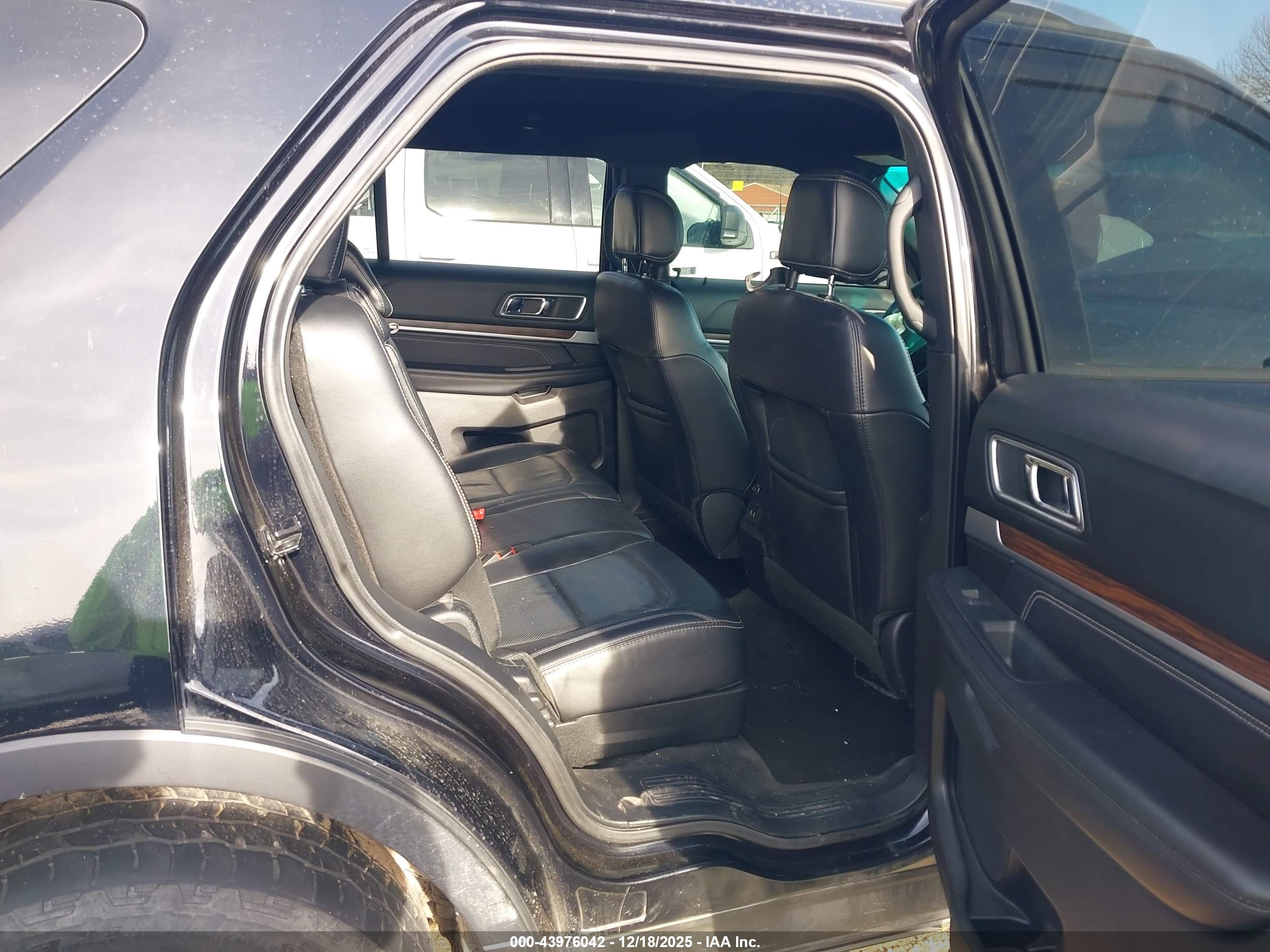 FORD EXPLORER image 8