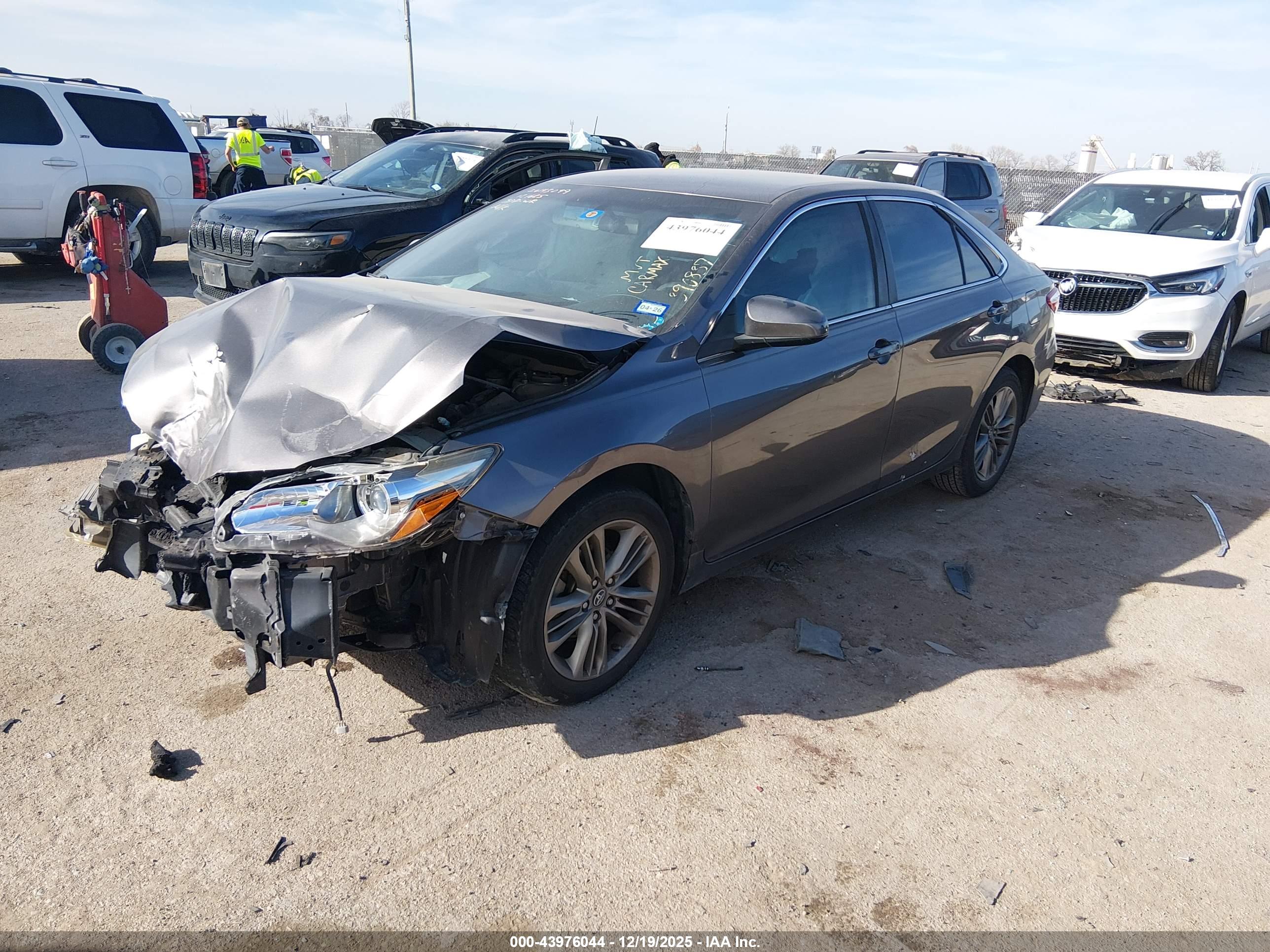 TOYOTA CAMRY image 2