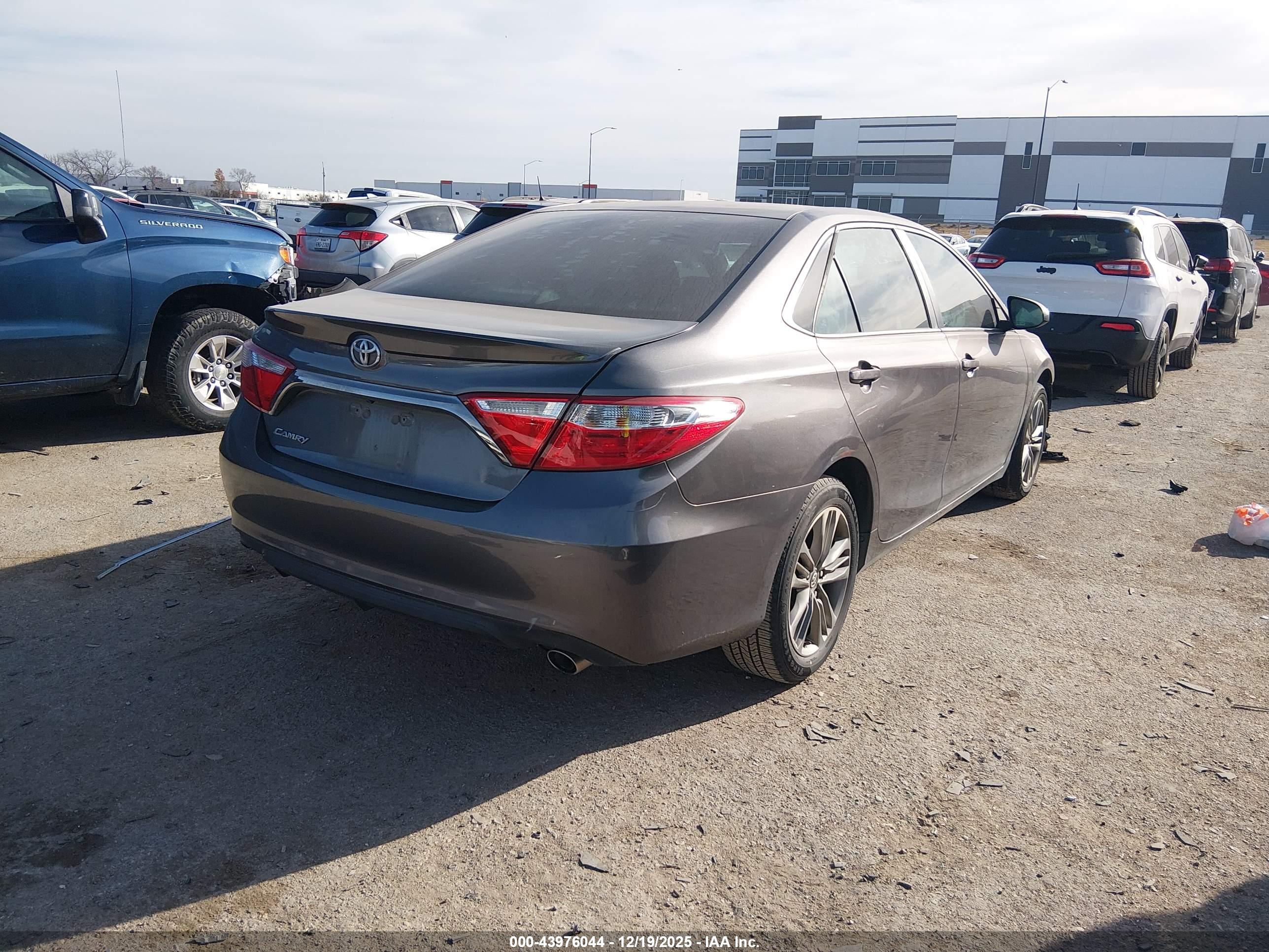 TOYOTA CAMRY image 4