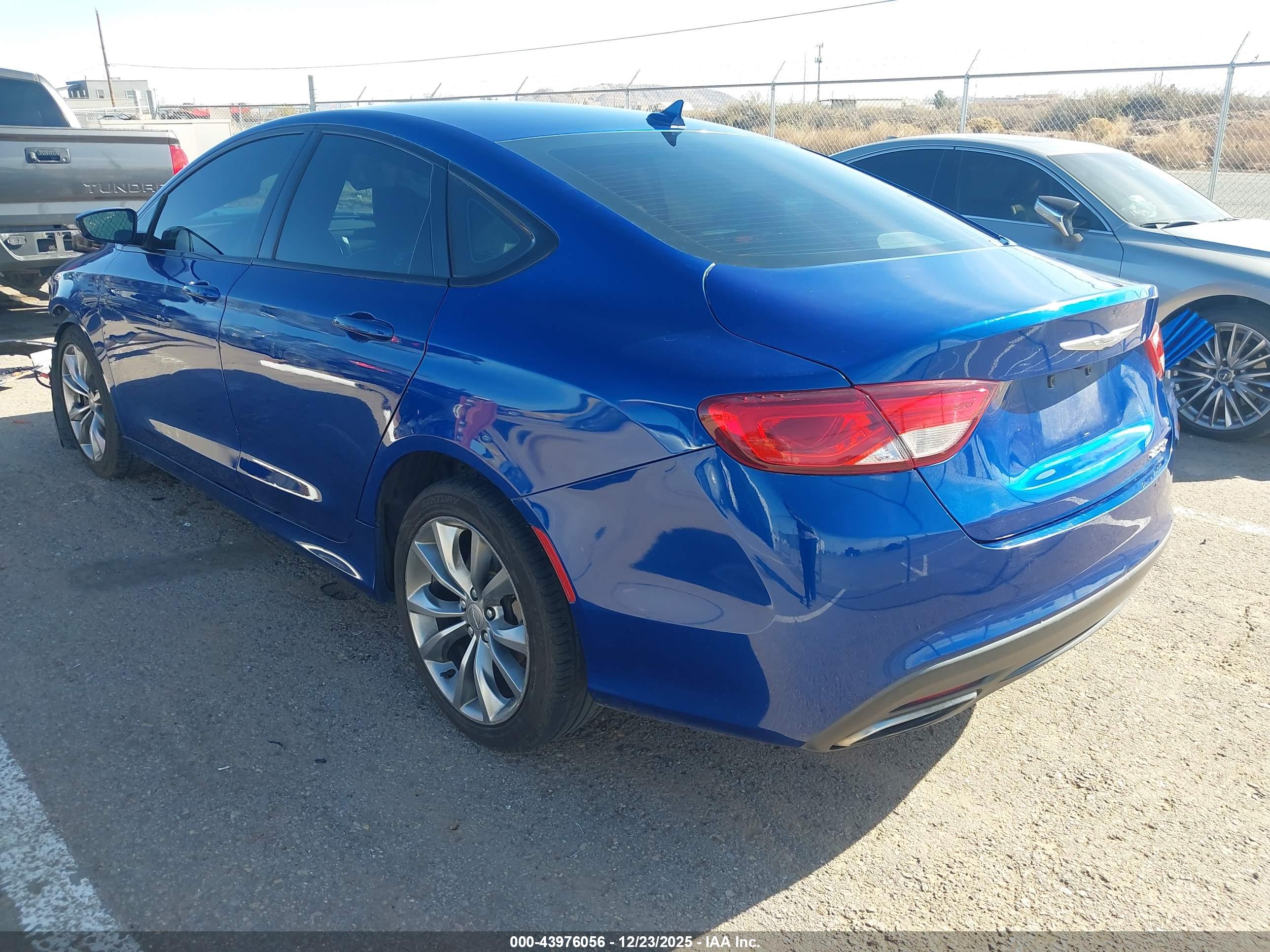 CHRYSLER 200 image 3
