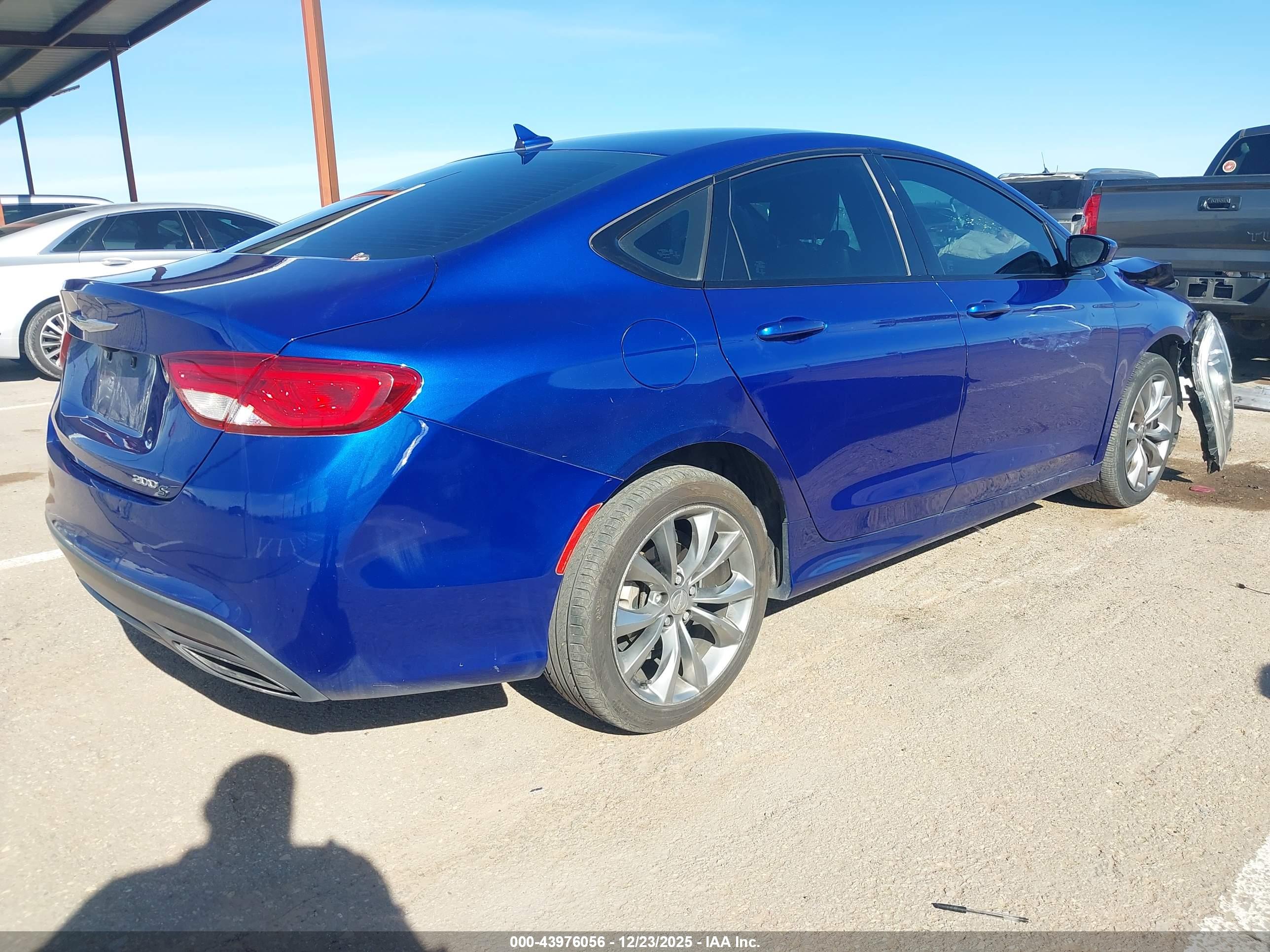CHRYSLER 200 image 4