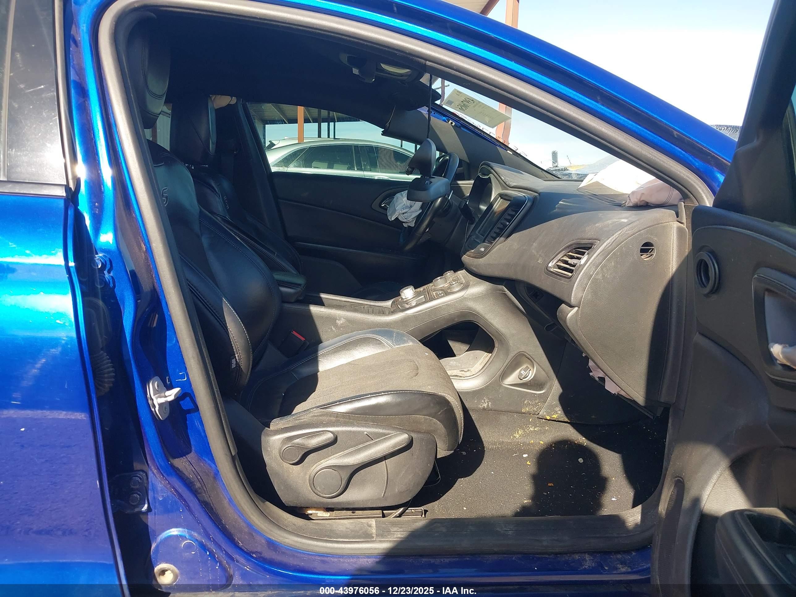 CHRYSLER 200 image 5
