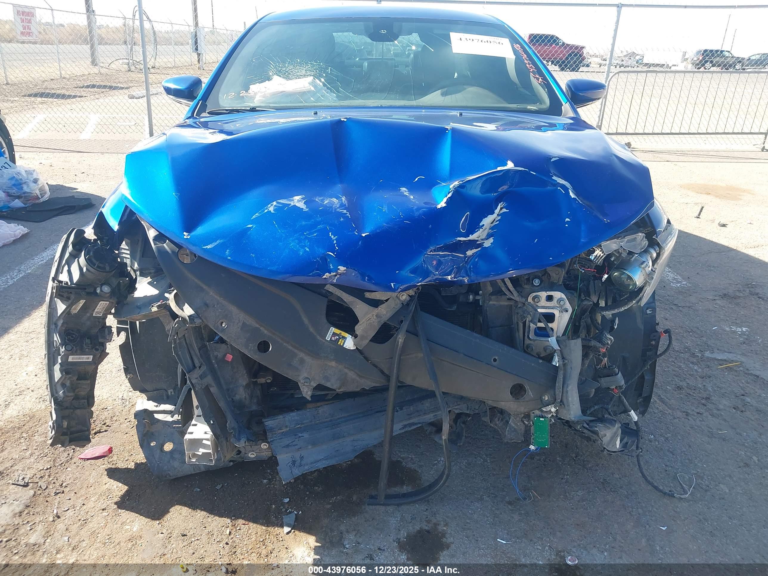 CHRYSLER 200 image 6
