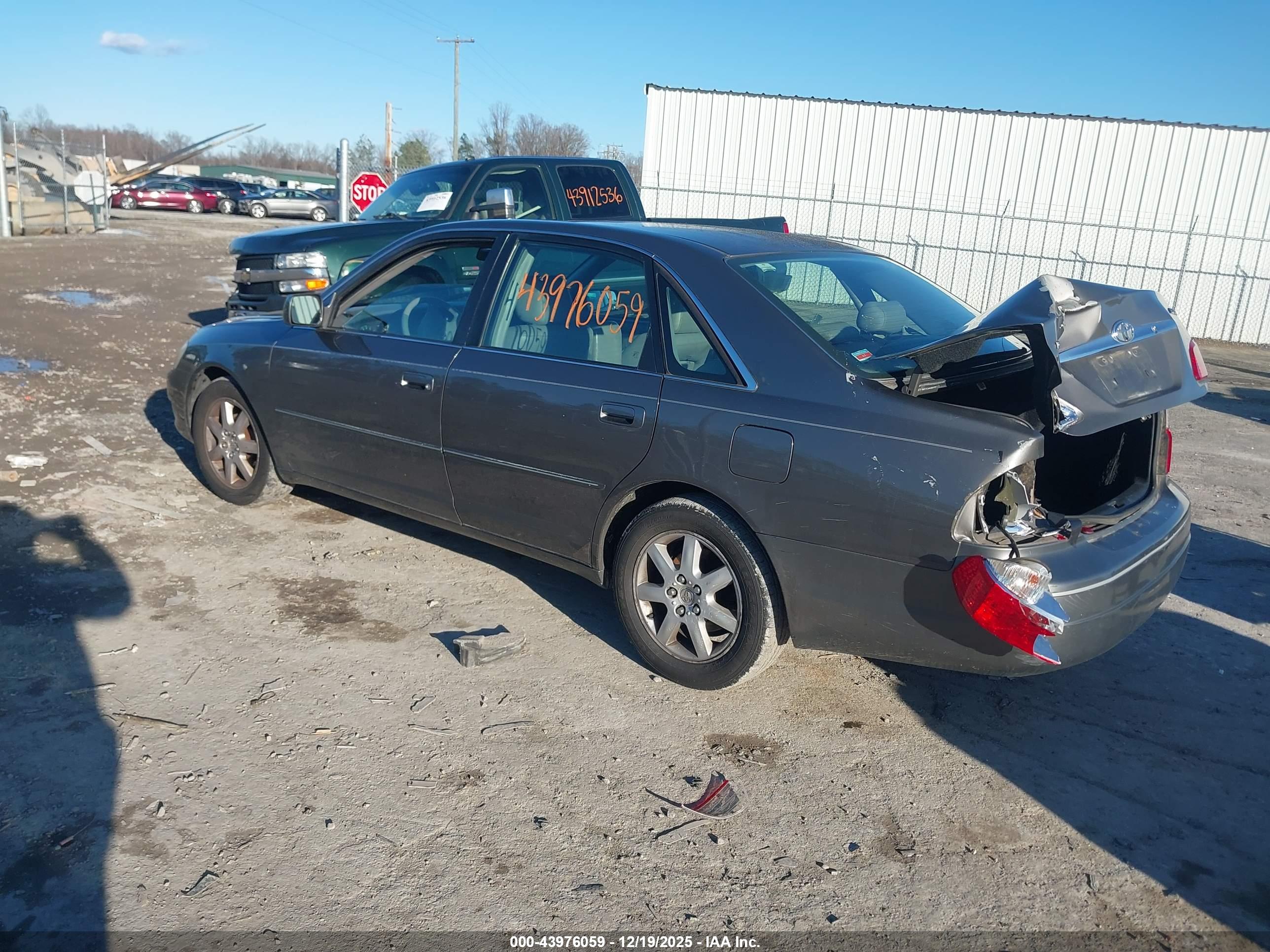 TOYOTA AVALON image 3
