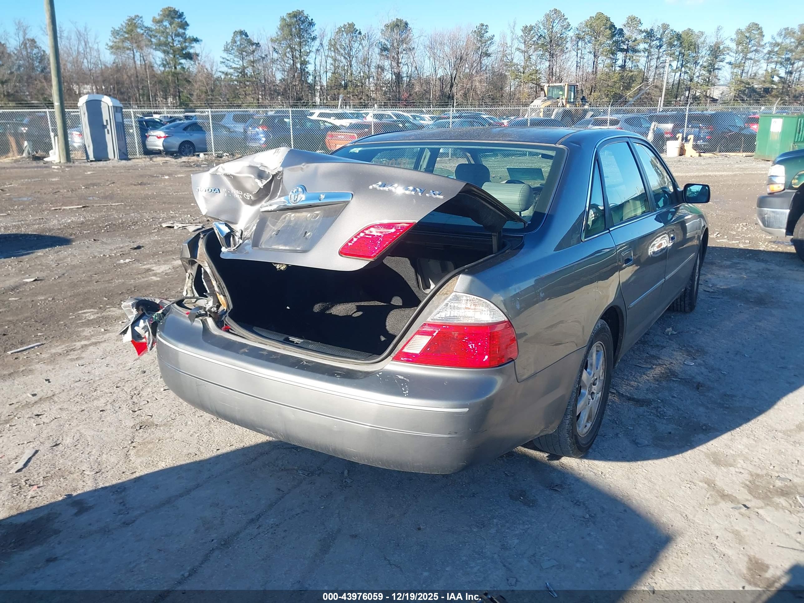 TOYOTA AVALON image 4