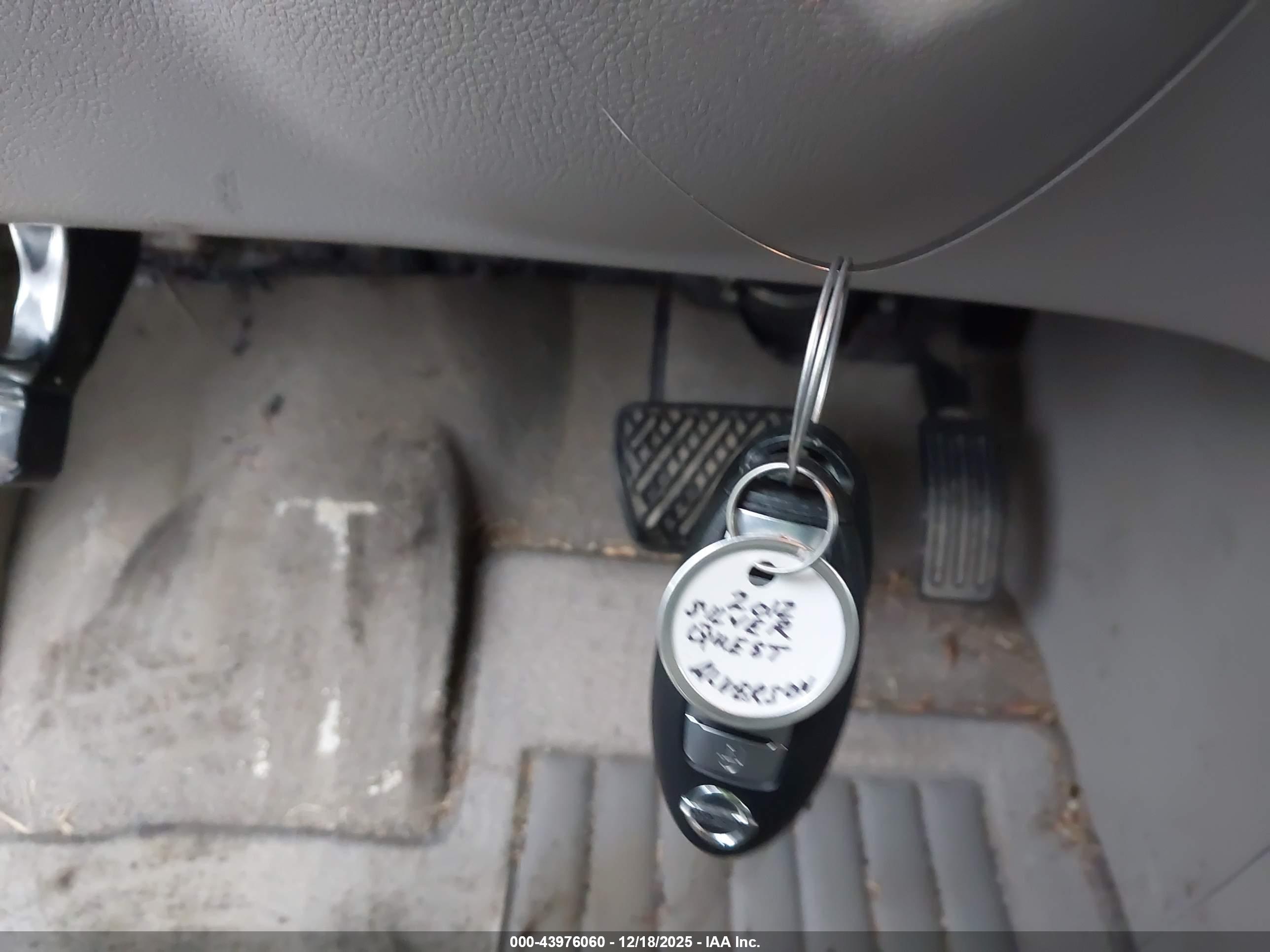 NISSAN QUEST image 11