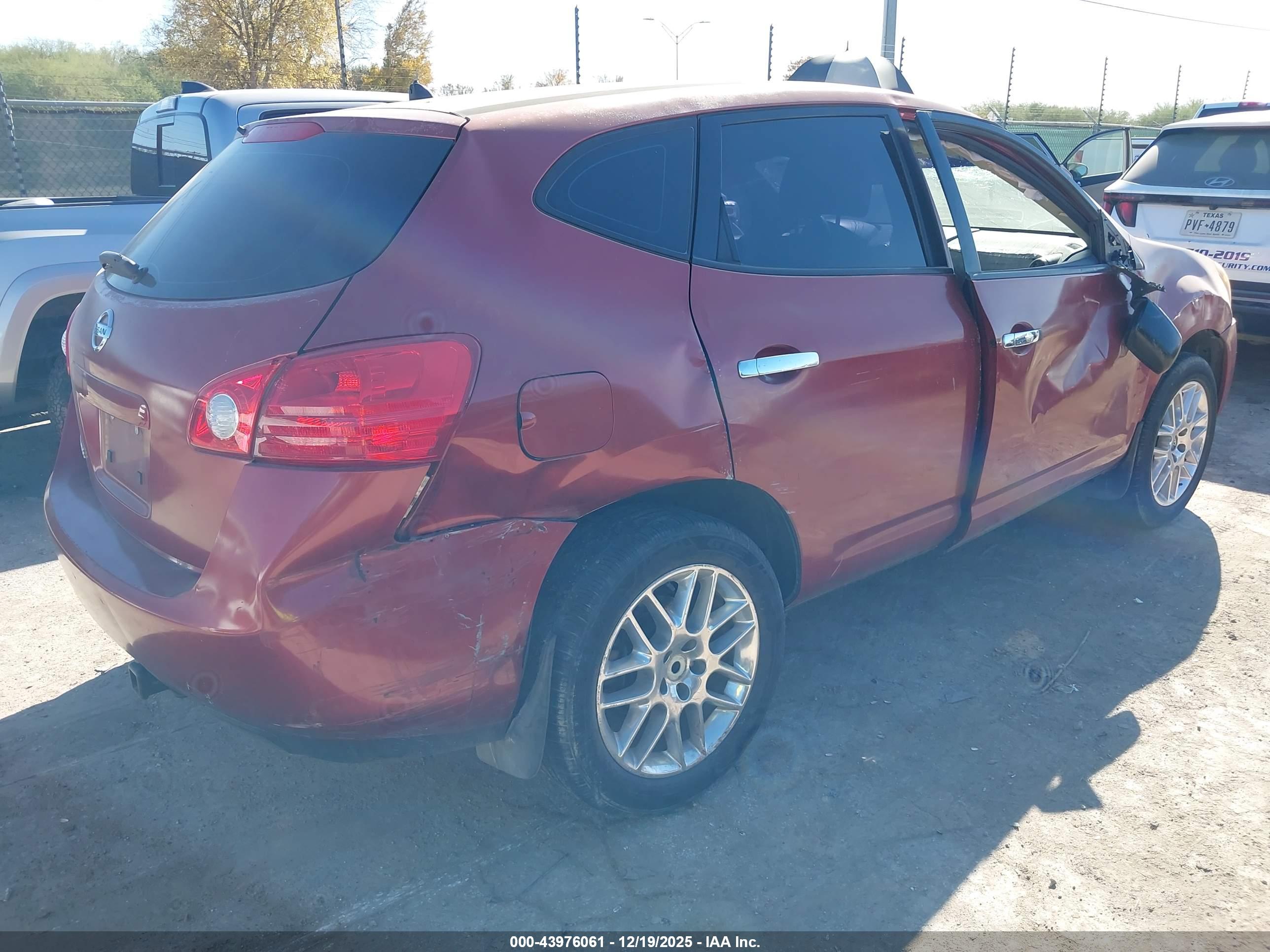 NISSAN ROGUE image 4