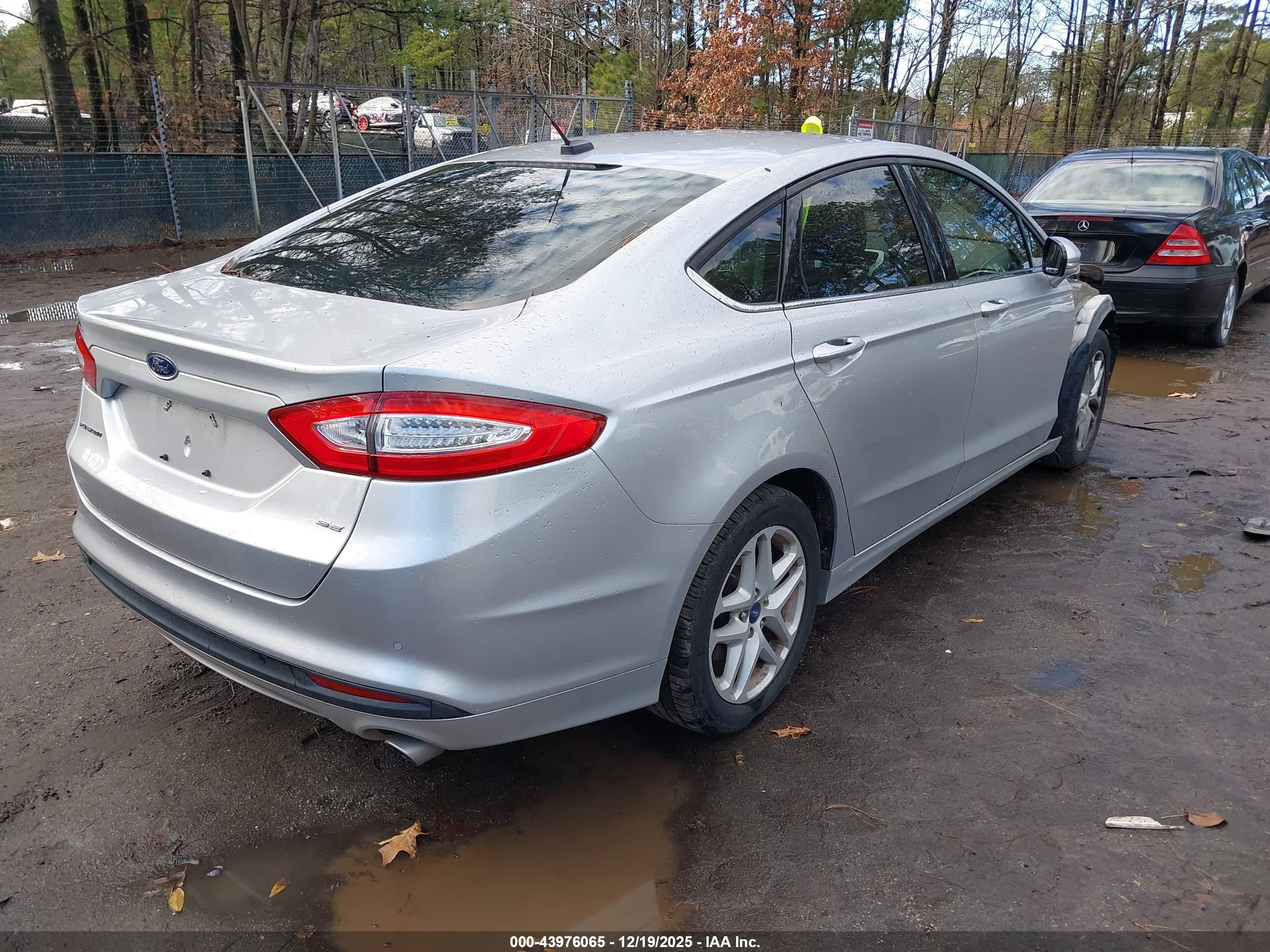 FORD FUSION image 4