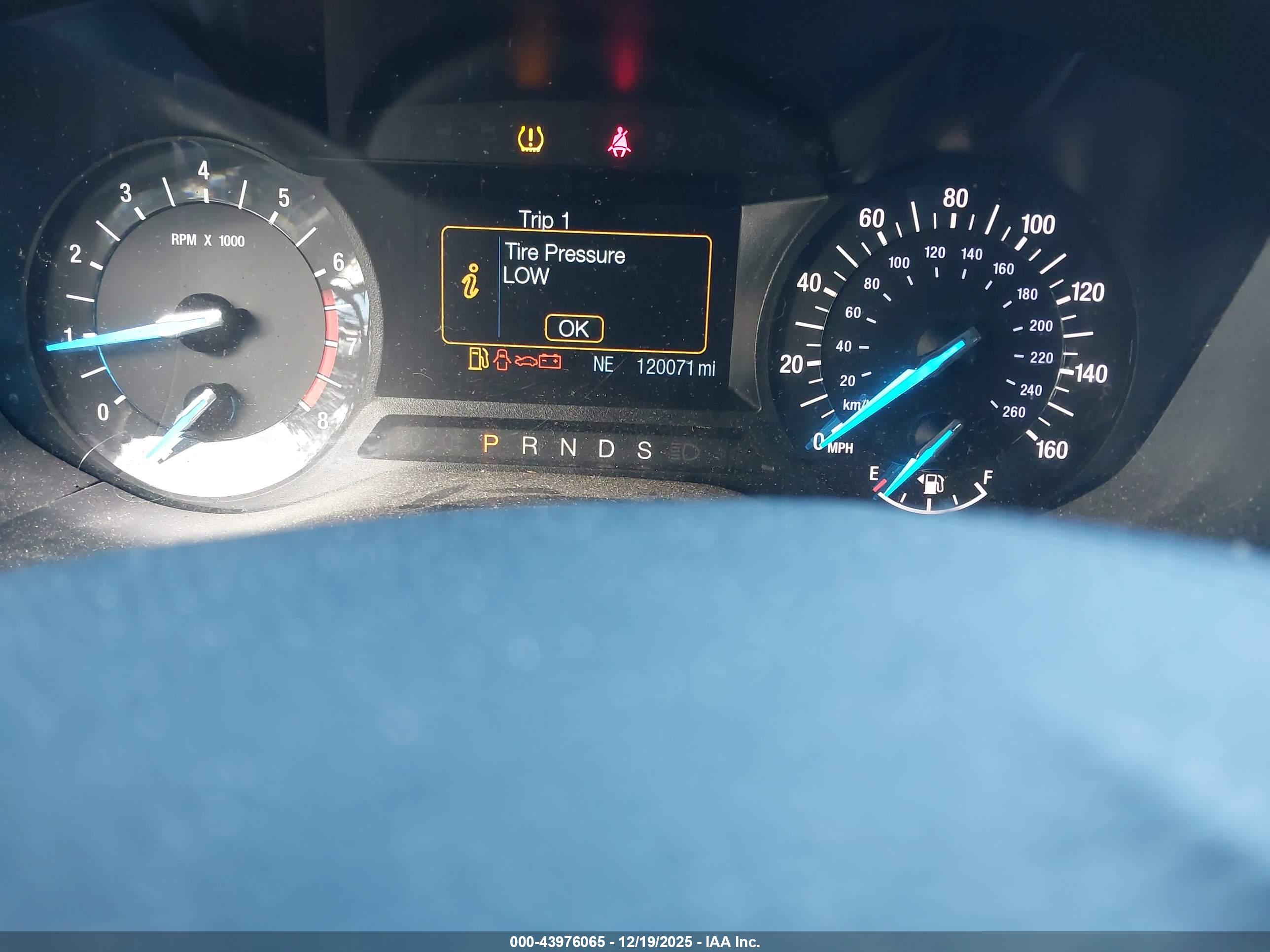 FORD FUSION image 7