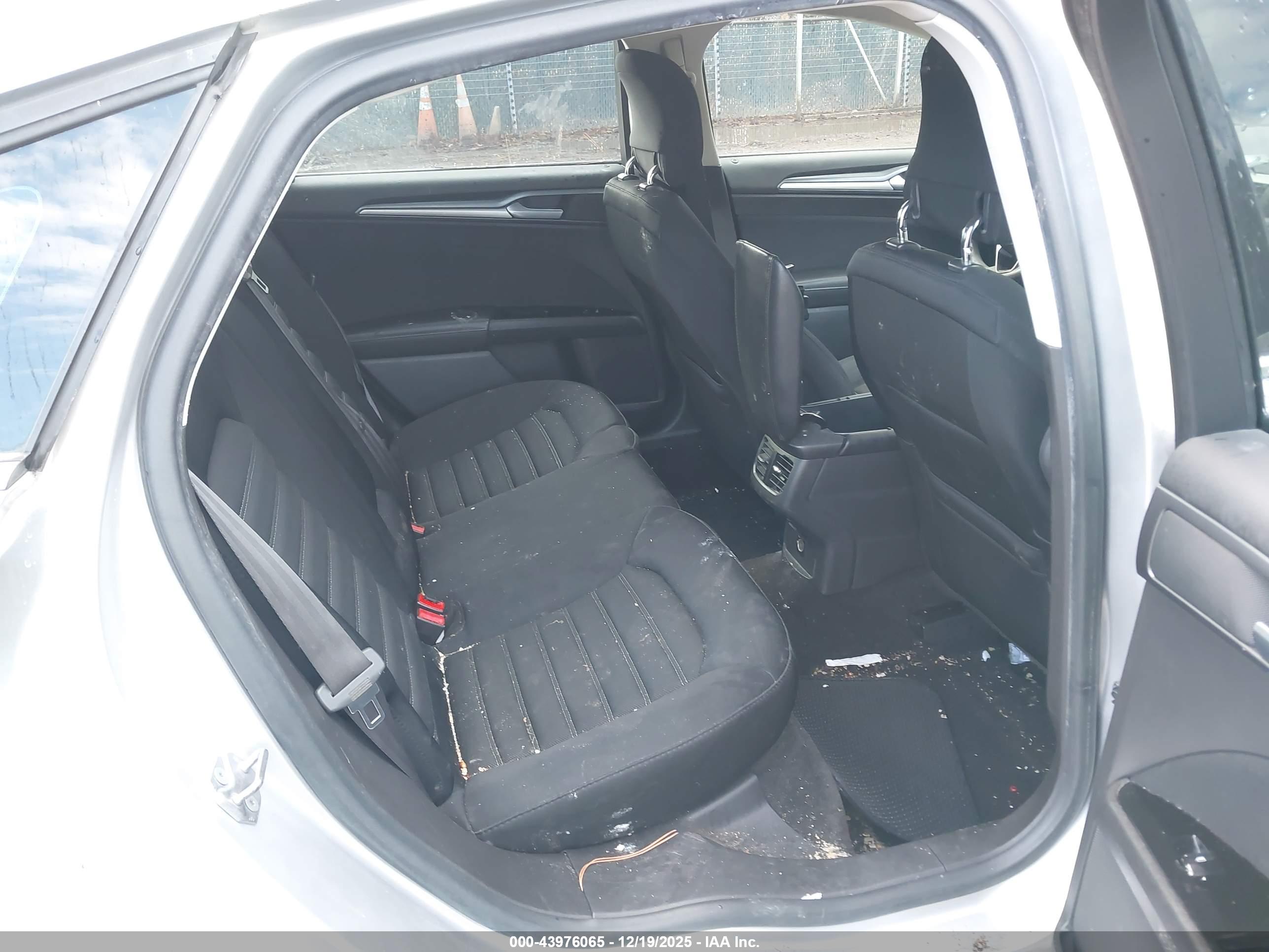 FORD FUSION image 8