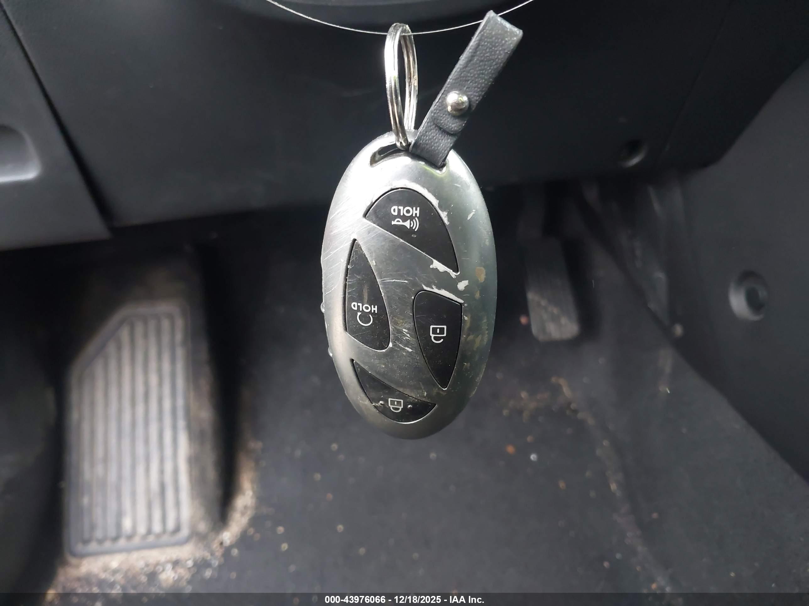 HYUNDAI KONA image 11