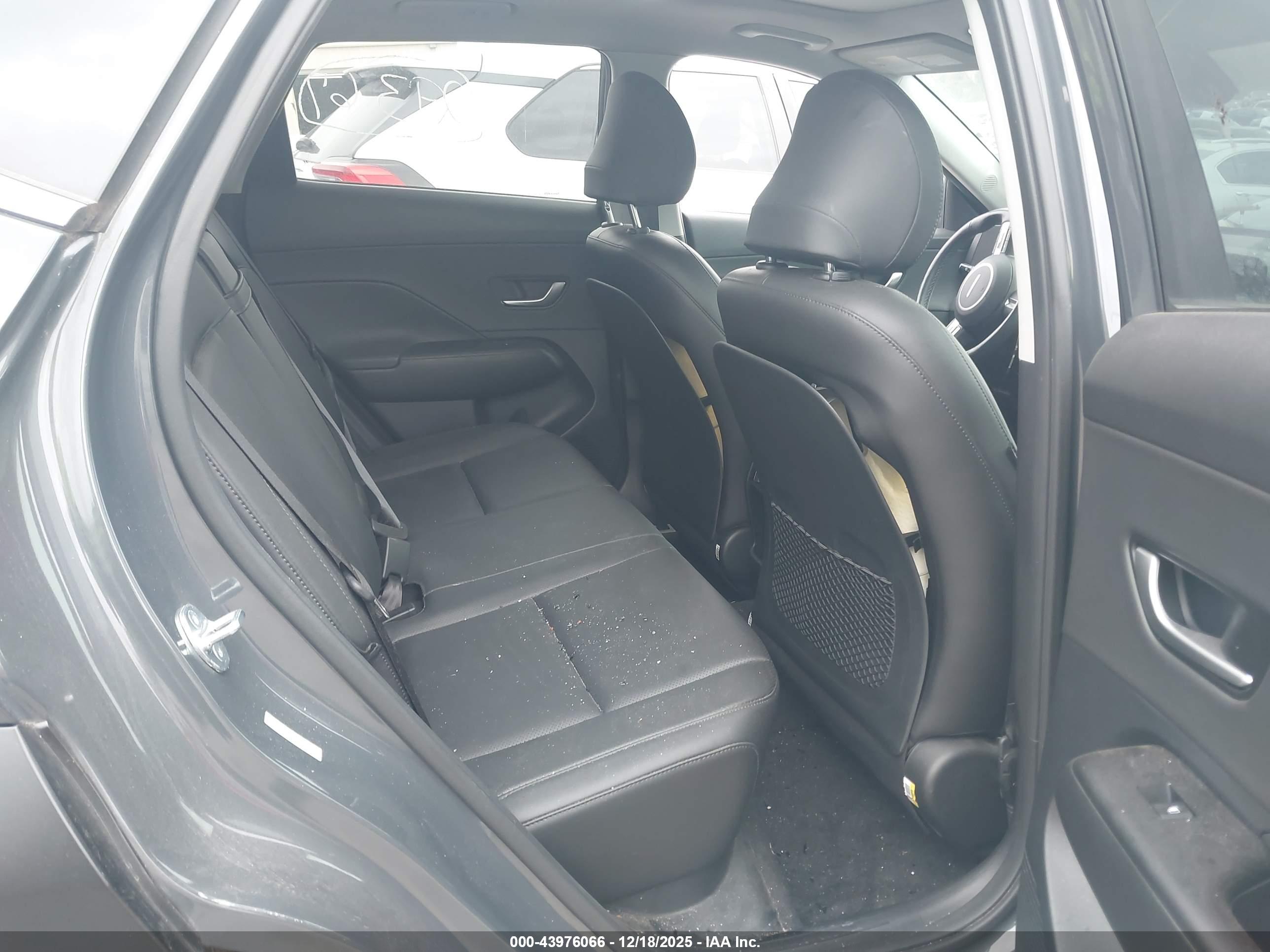 HYUNDAI KONA image 8