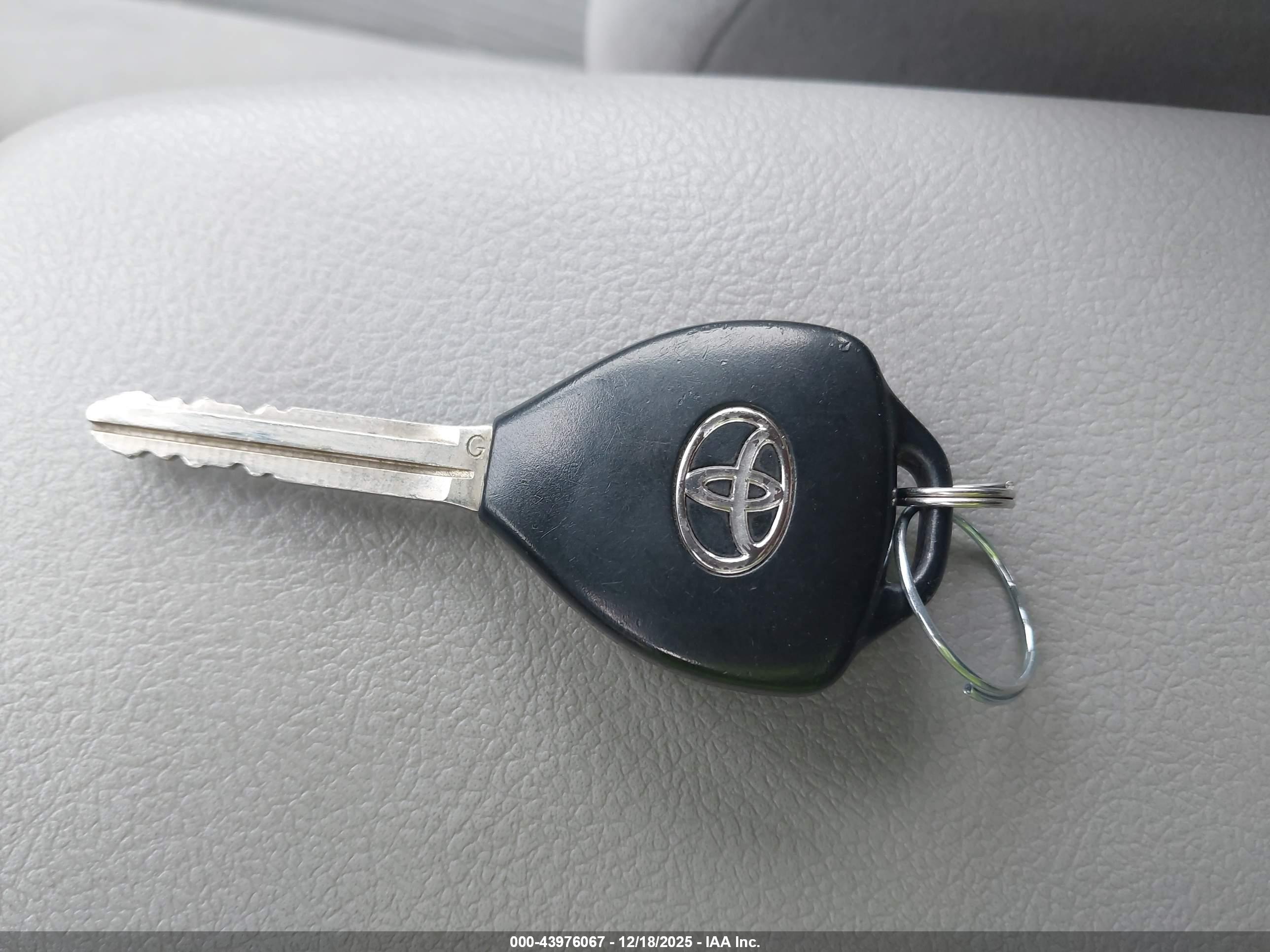 TOYOTA COROLLA image 11