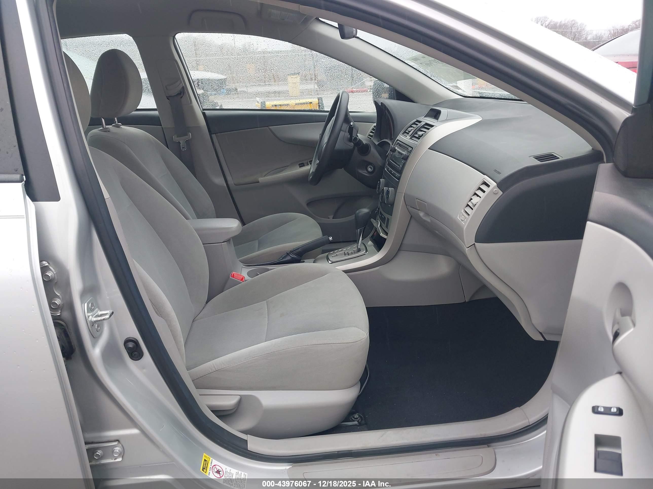 TOYOTA COROLLA image 5