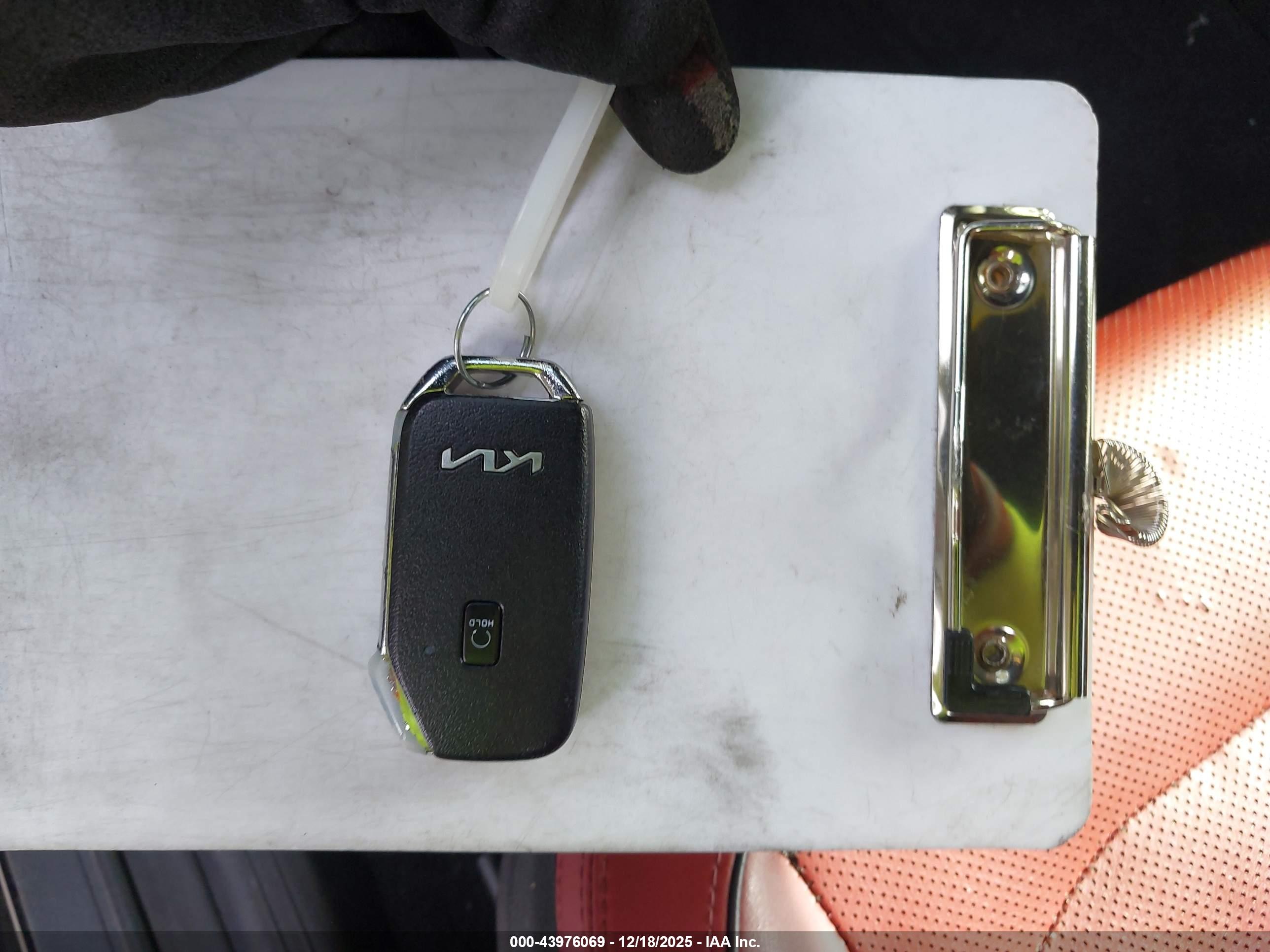 KIA K5 image 11