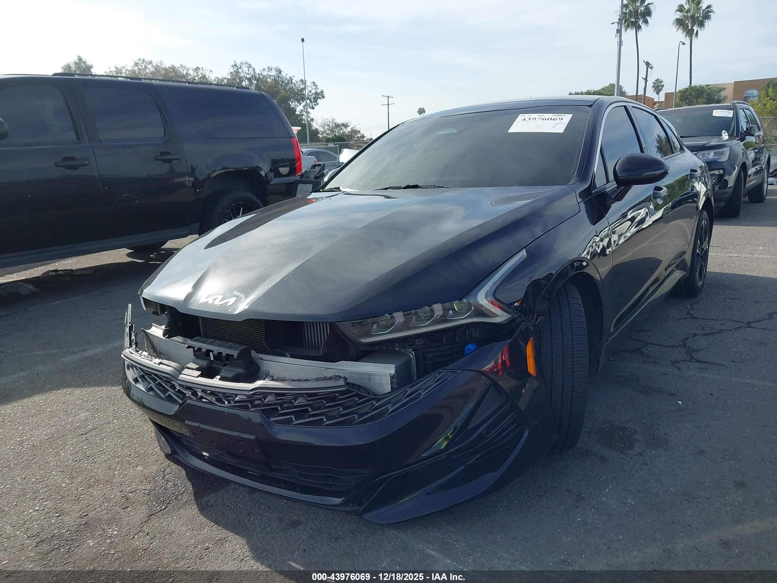 KIA K5 image 2