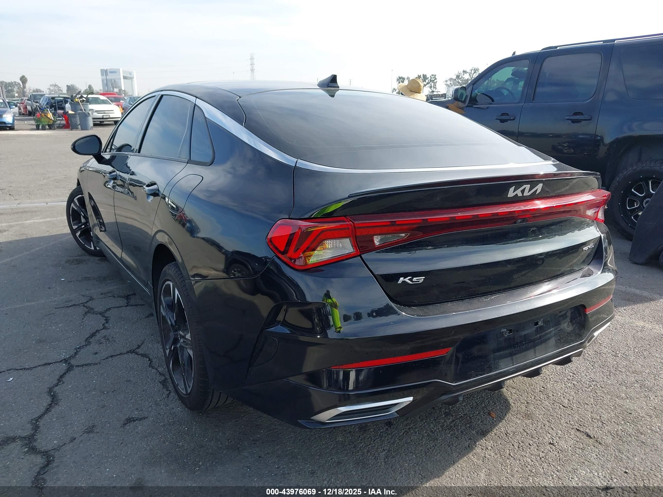 KIA K5 image 3