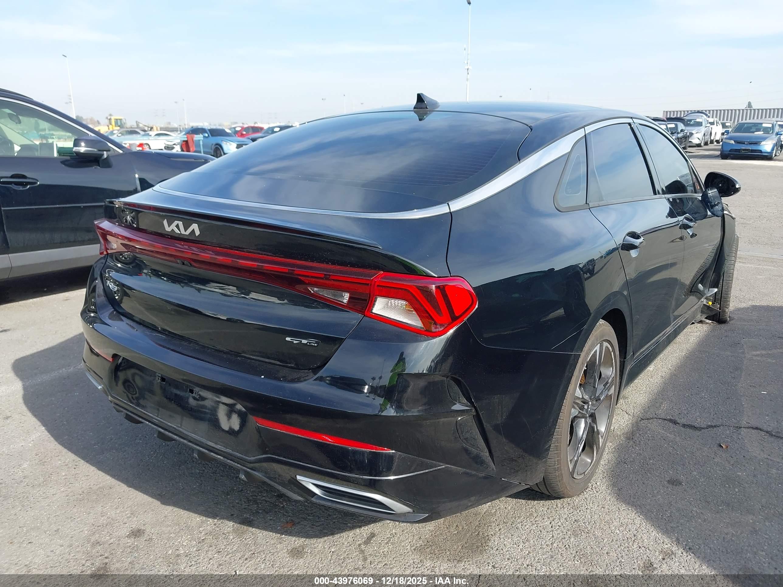 KIA K5 image 4