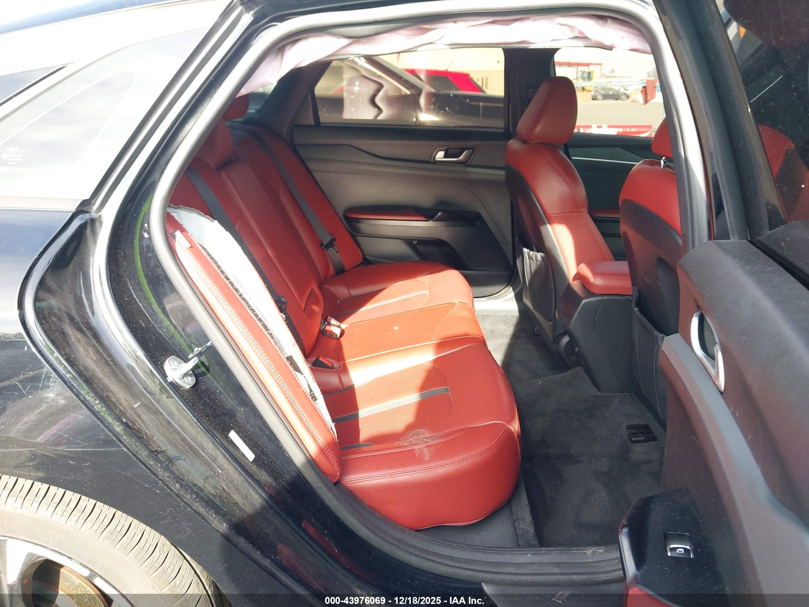 KIA K5 image 8