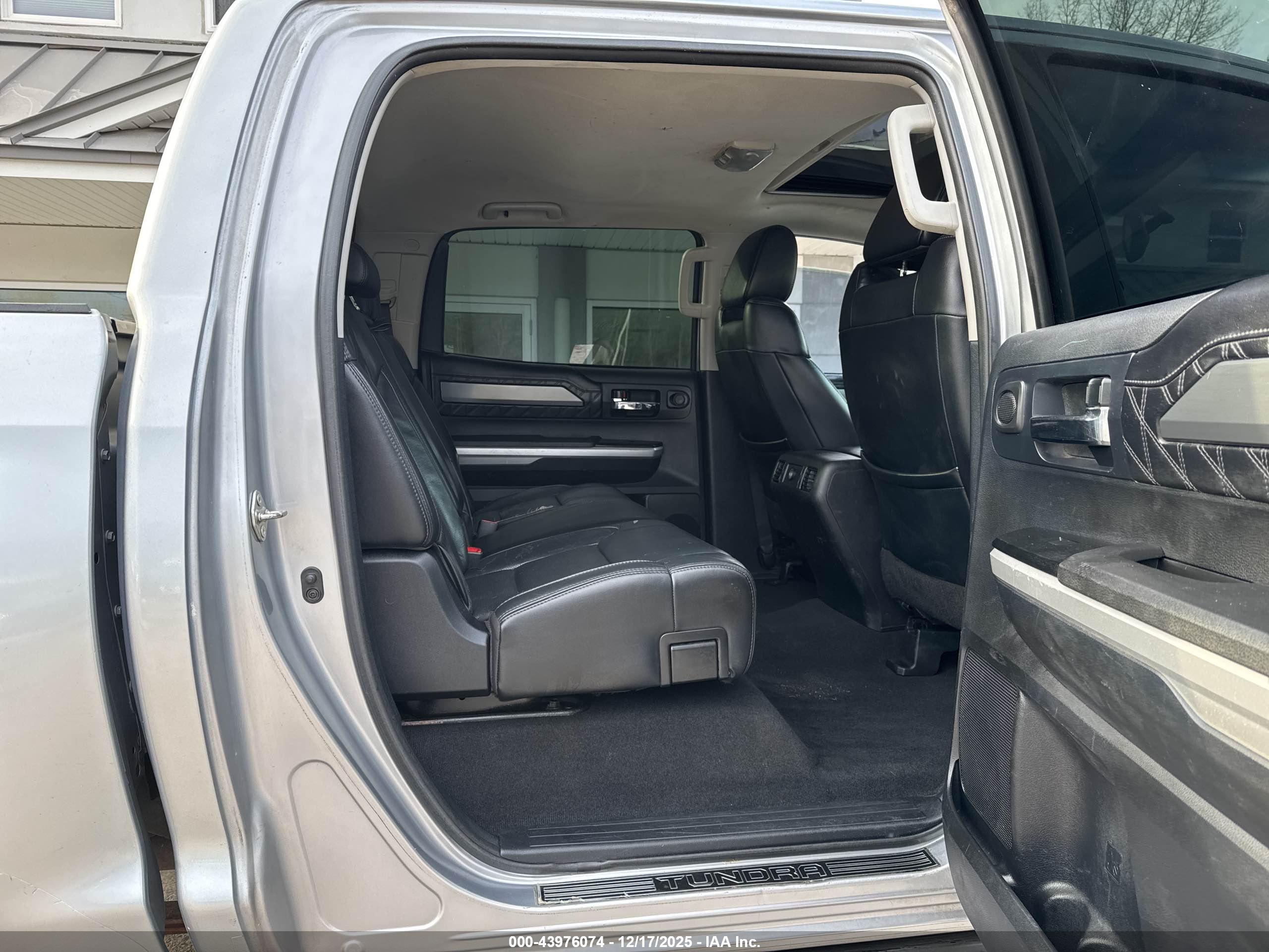 TOYOTA TUNDRA image 8